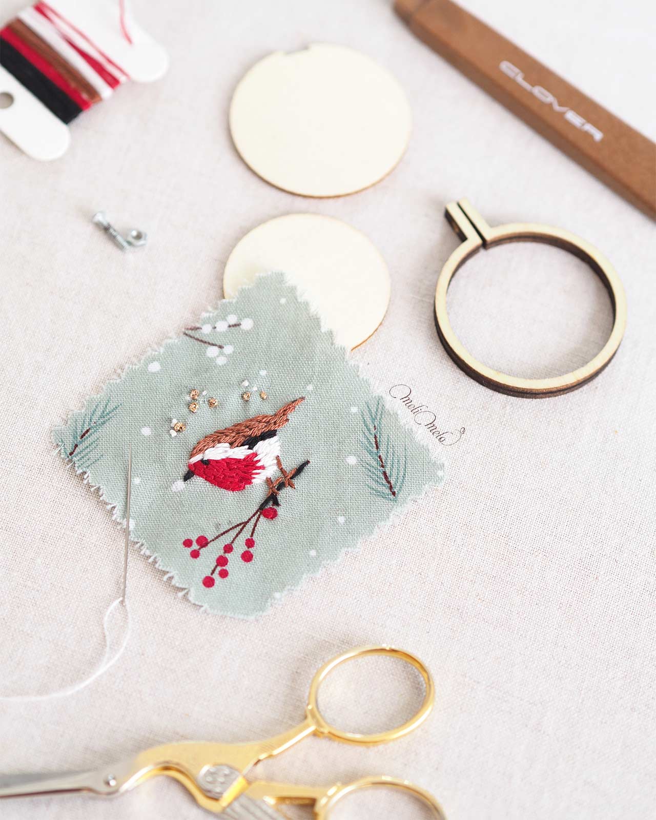 broderie-dessin-mini-rouge-gorge-calendrier-avent-2023-laboutiquedemelimelo