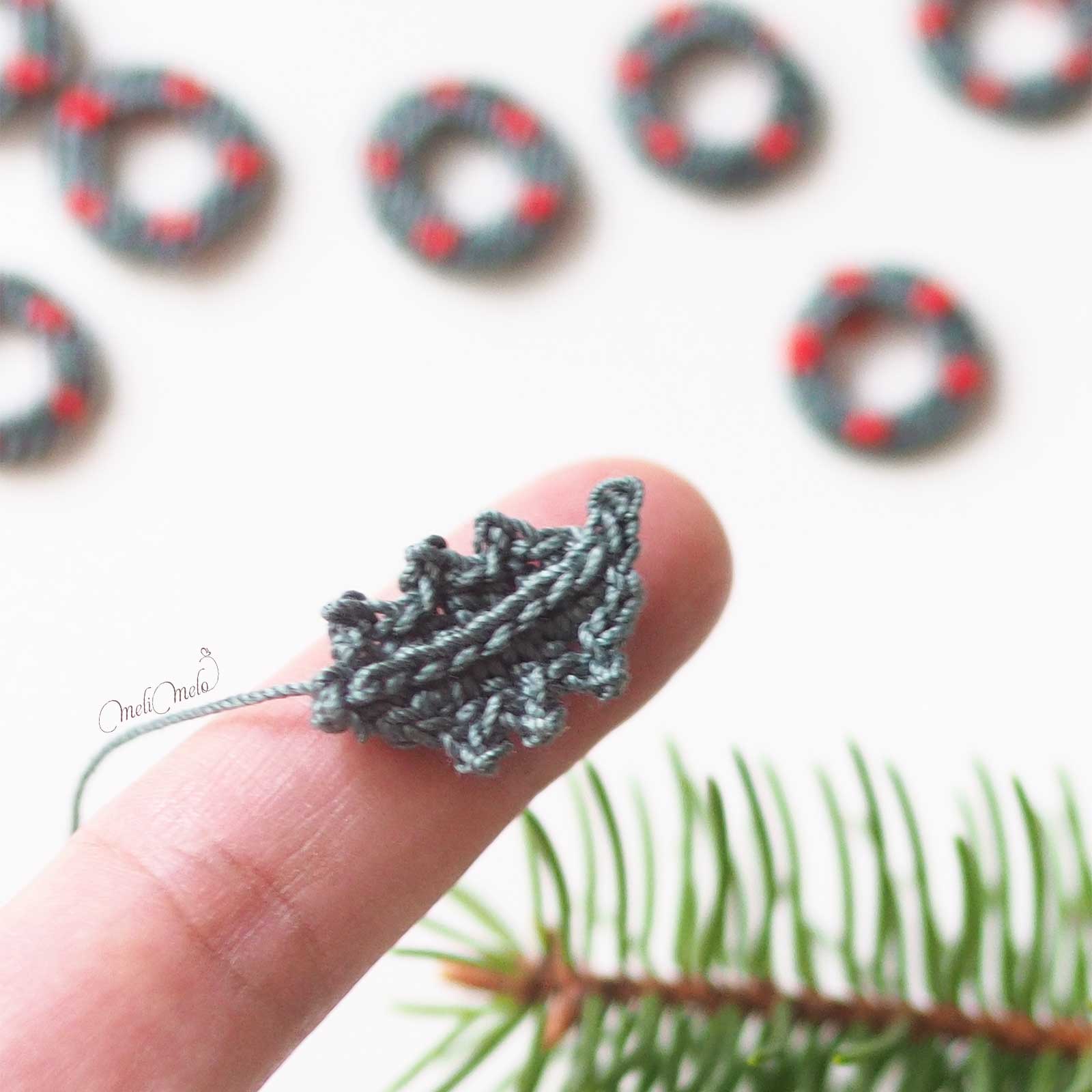 crochet-mini-feuille-houx-calendrier-avent-2023-laboutiquedemelimelo