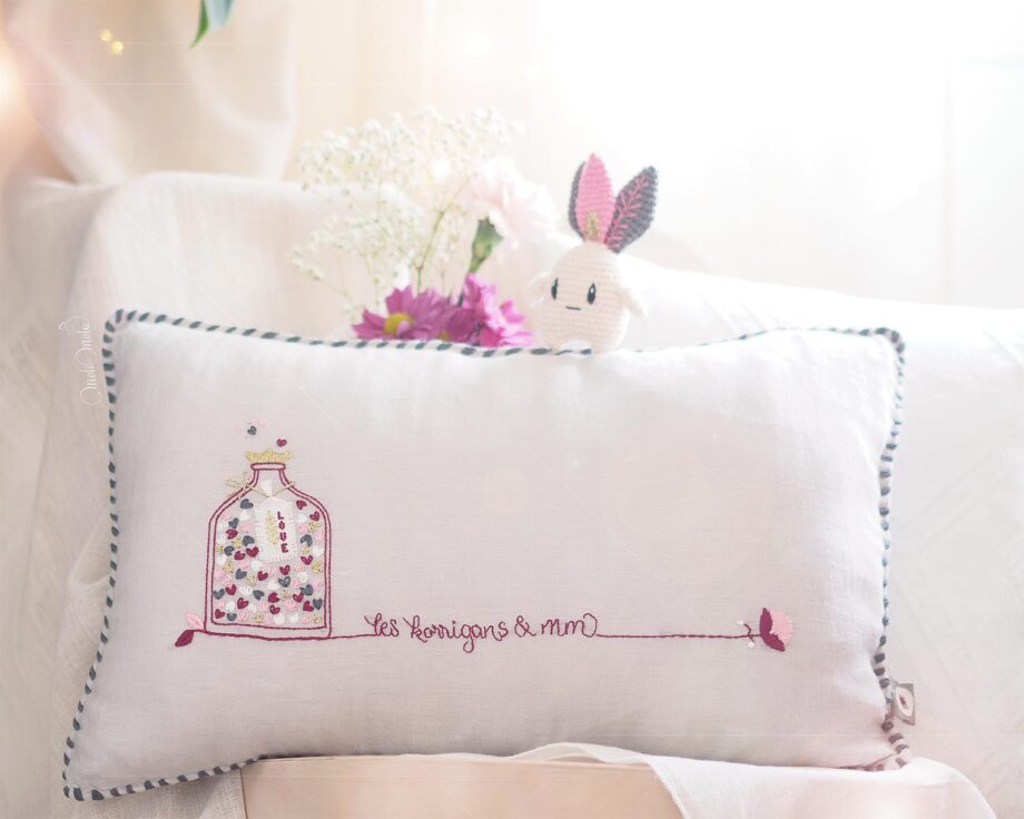 18-broderie-coussin-house-doctor-calligraphie-love-amour-laboutiquedemelimelo