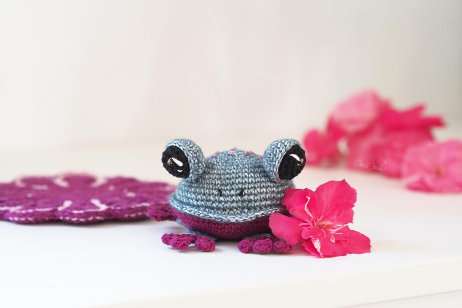 amigurumi-frog-juliaka-toys-crochet-grenouille-laboutiquedemelimelo