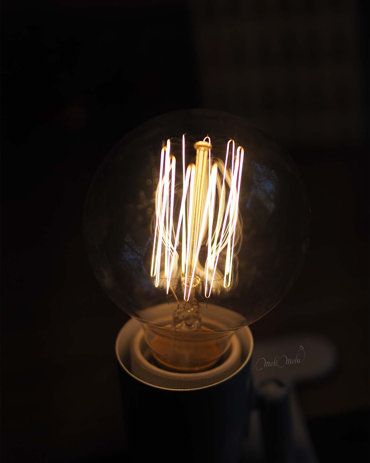 ampoule-vintage-edison-sigor-allumee-calendrier-avent-laboutiquedemelimelo
