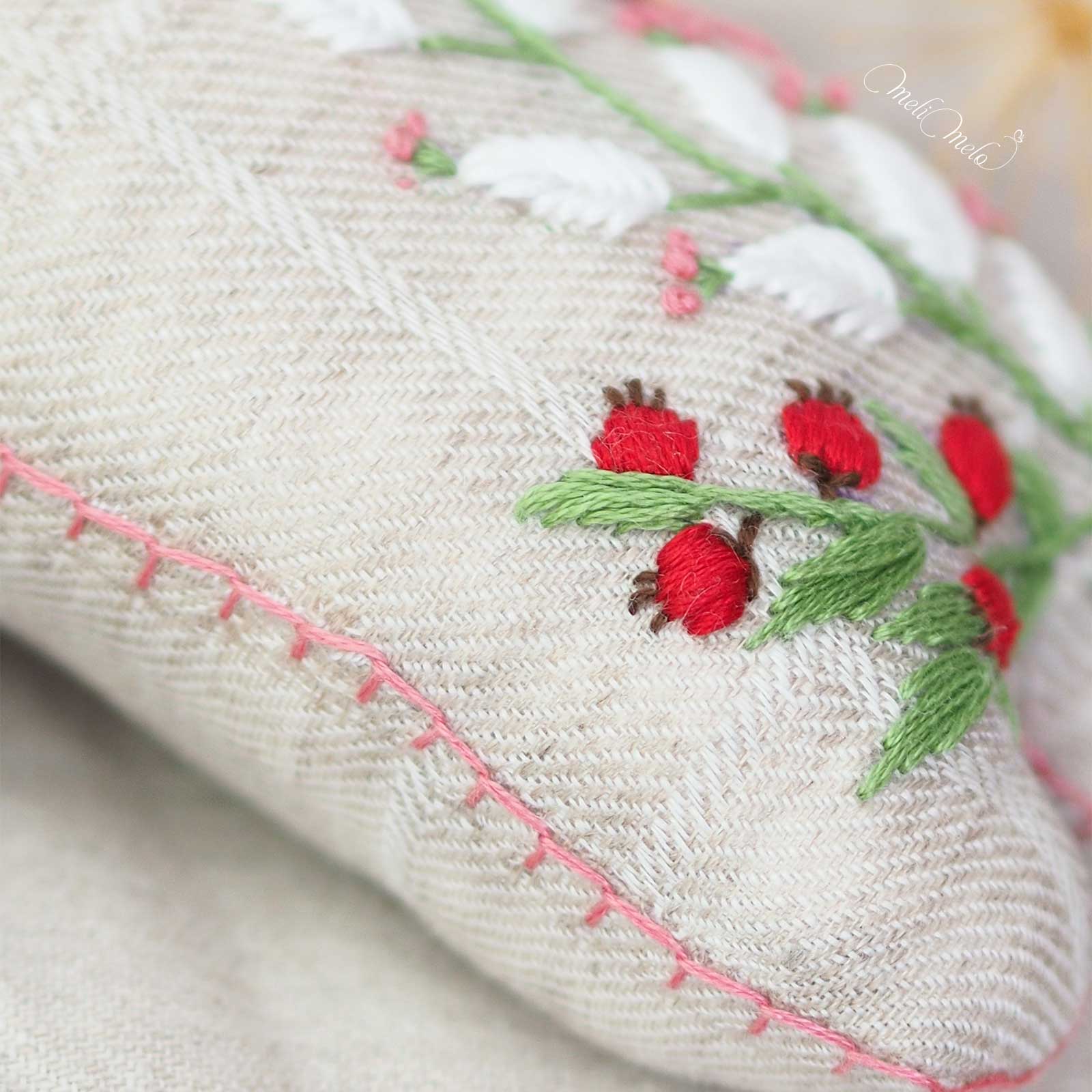 baies-rouges-broderie-doudou-lapin-lin-lave-bio-laboutiquedemelimelo