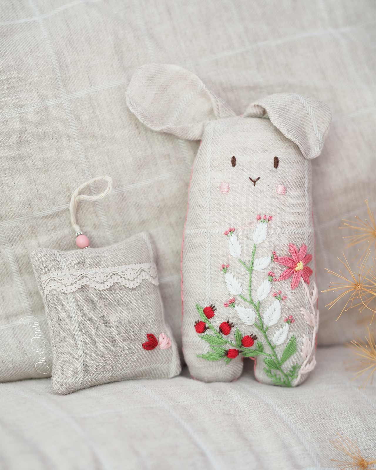 baies-rouges-doudou-lapinou-coussin-lavande-lin-bio-laboutiquedemelimelo