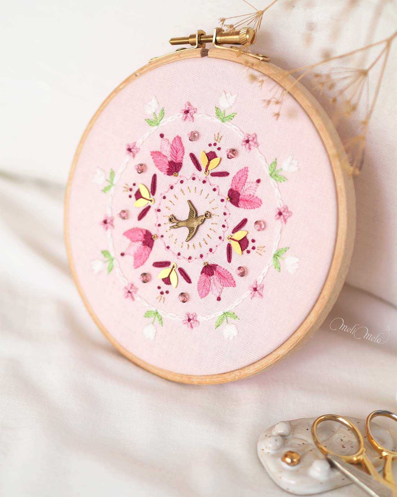 broderie-mandala-floral-hirondelle-hiver-printemps-rose-laboutiquedemelimelo