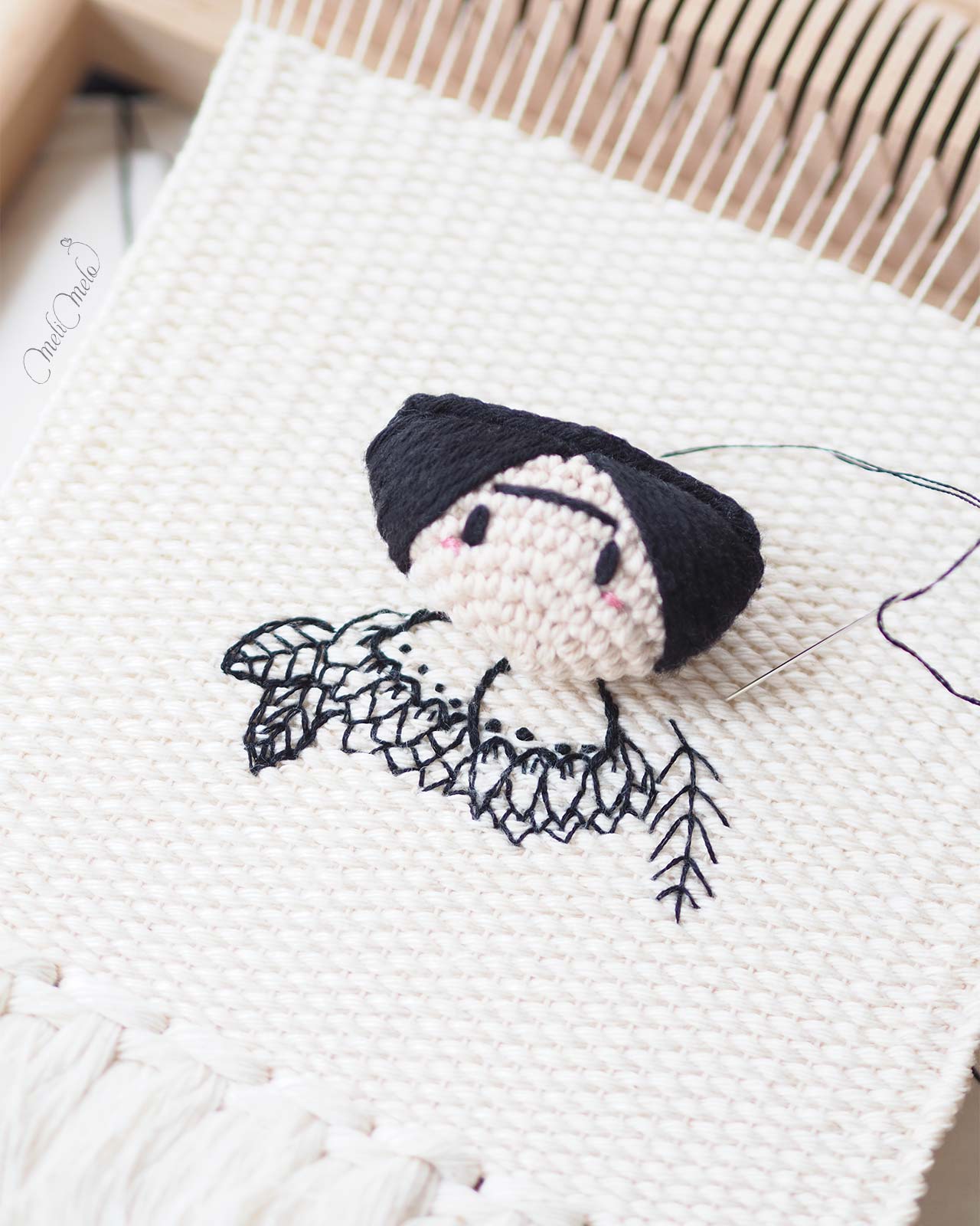 broderie-monochrome-noir-trame-tissage-coton-frida-crochet-laboutiquedemelimelo