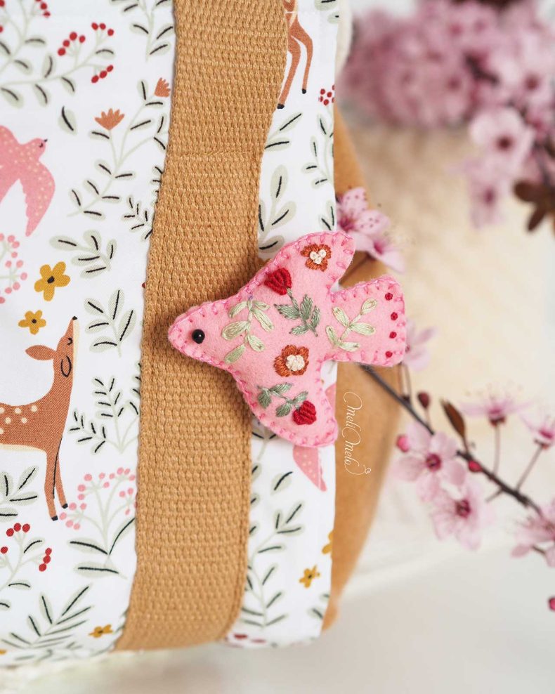 broderie-oiseau-poesie-fleurs-rose-rouge-coquelicot-feuille-laboutiquedemelimelo