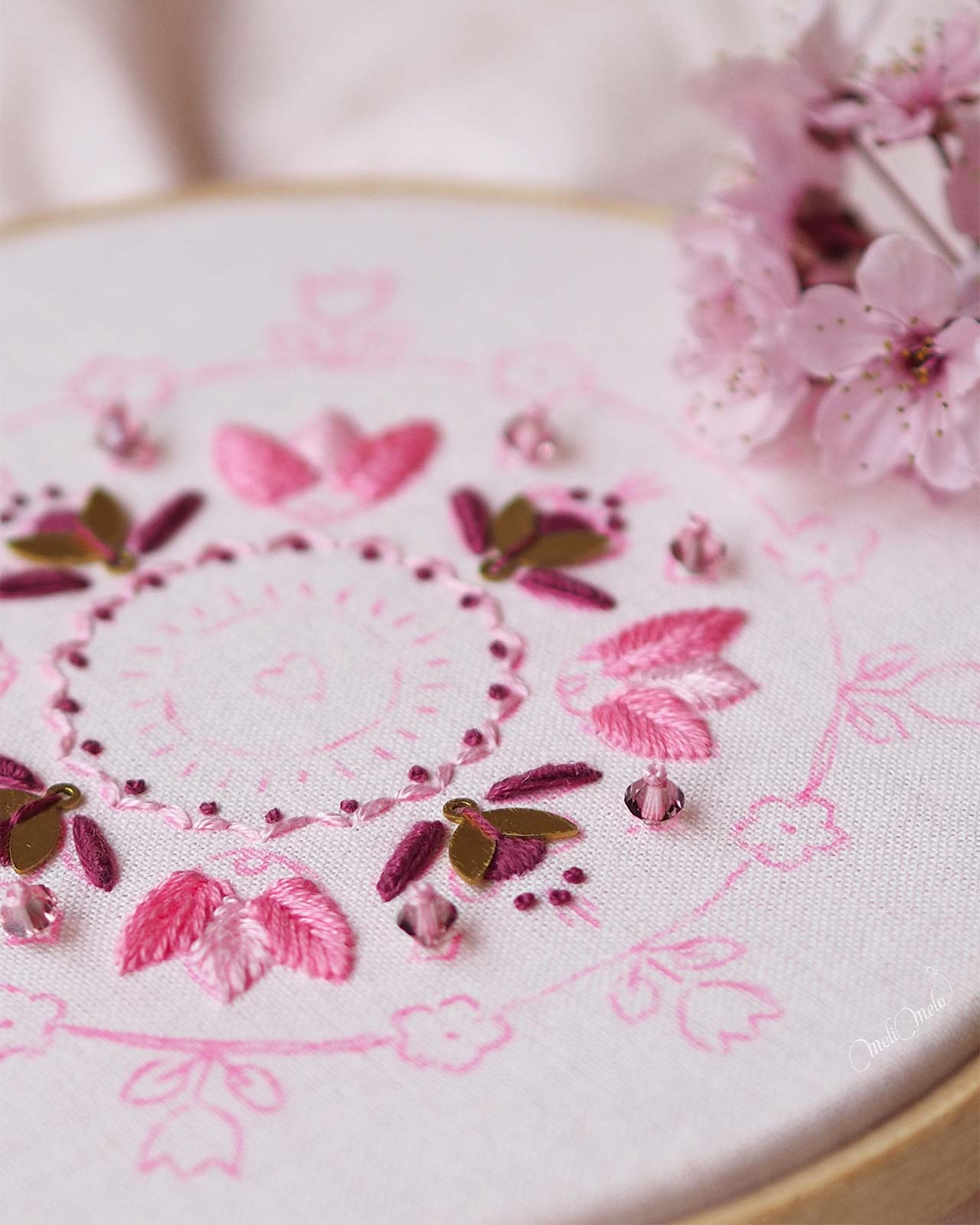 broderie-perles-swarovski-floral-rose-laboutiquedemelimelo