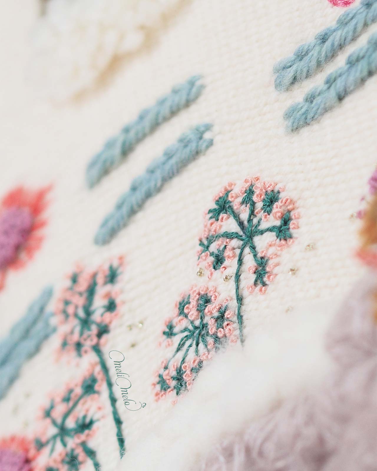 broderie-zakka-fleurs-ombelle-tissage-laine-deco-murale-laboutiquedemelimelo
