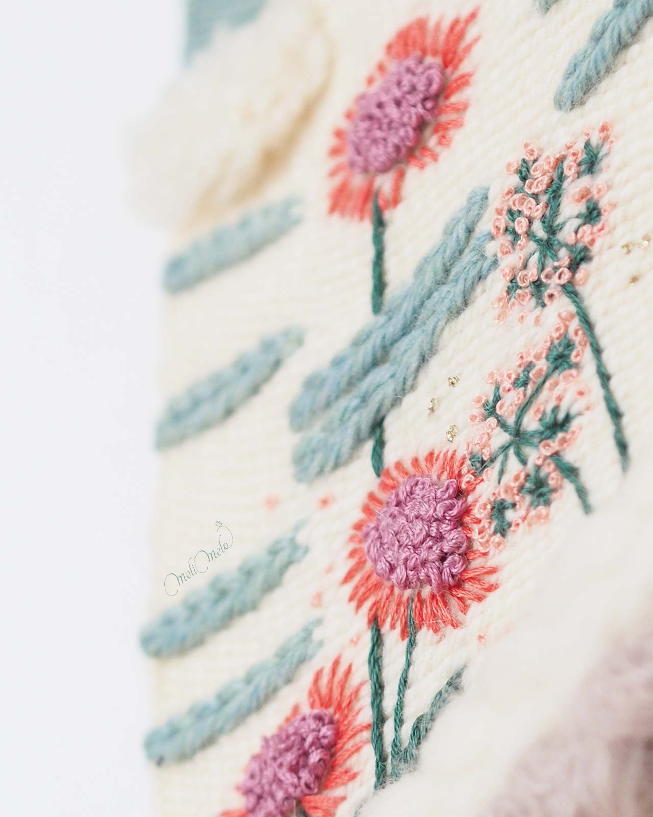 broderie-zakka-fleurs-tissage-laine-deco-murale-laboutiquedemelimelo