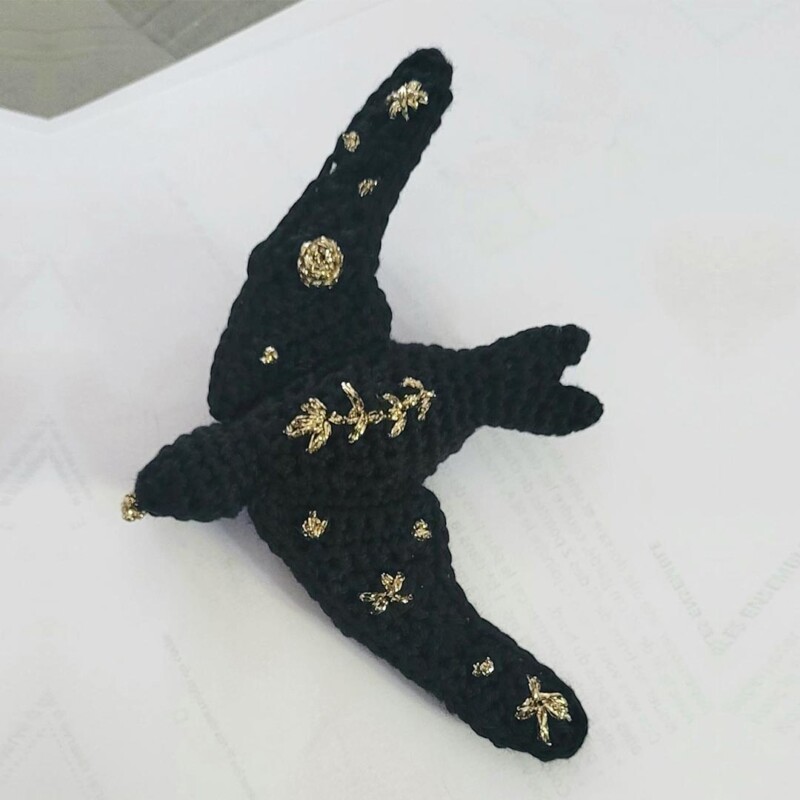 par Béatrice <u><a href="https://www.instagram.com/bea_tsimartino/" rel="noopener noreferrer" target="_blank">@bea_tsimartino</a></u> 2026-05-12_crochet-hirondelle-par-bea_tsimartino