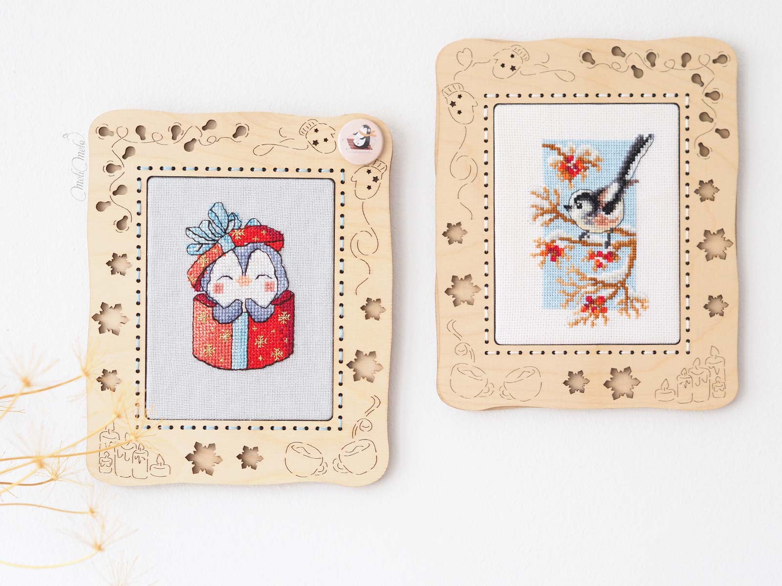 cadre-bois-pingouin-mesange-rouge-broderie-point-croix-fait-main-laboutiquedemelimelo