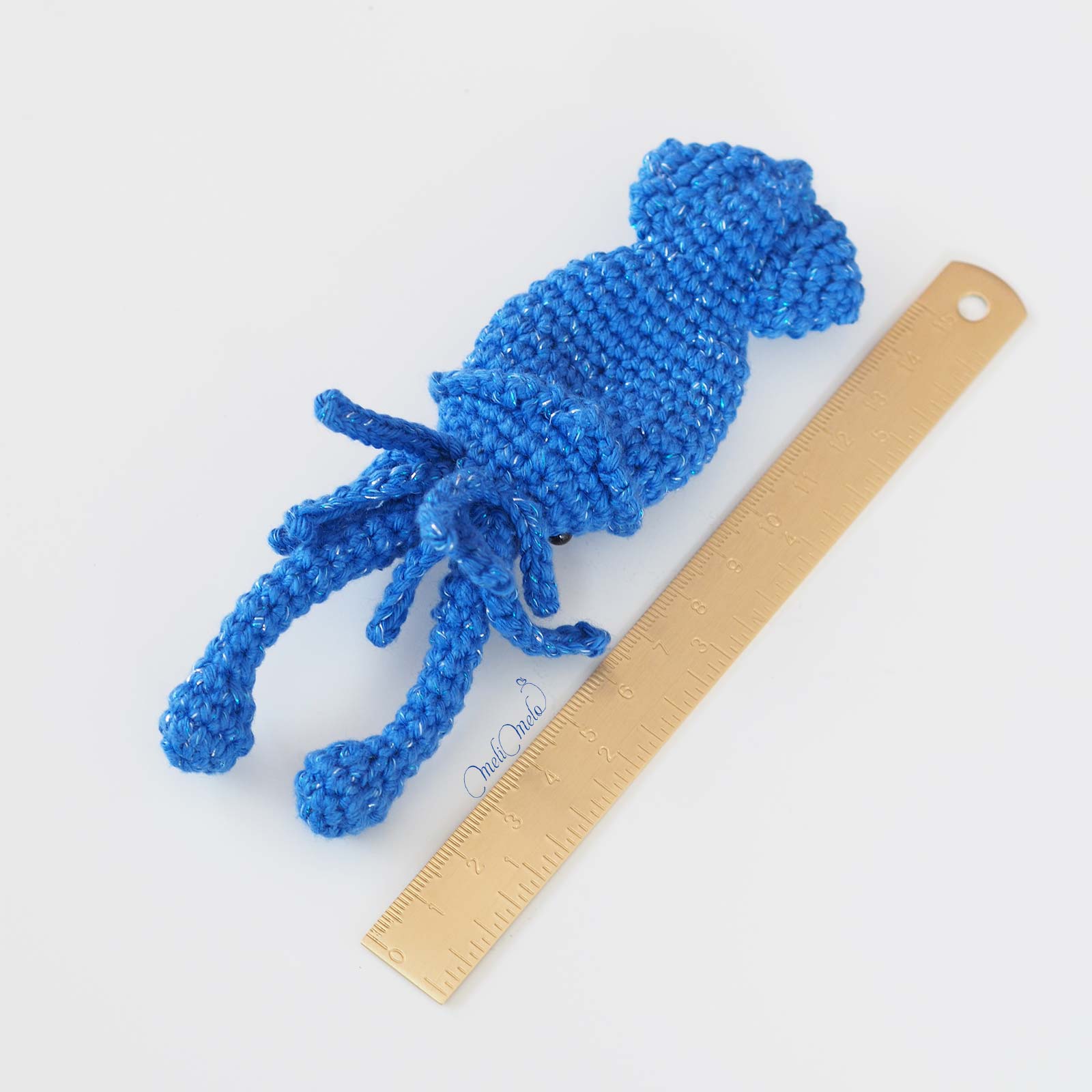 calmar-luciole-bleu-dos-firefly-squid-blue-crochet-amigurumi-coton-laboutiquedemelimelo