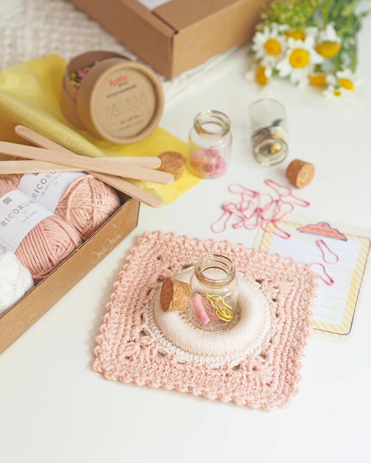 coffret-diy-crochet-bo-granny-porte-bougie-corail-ricorumi-laboutiquedemelimelo