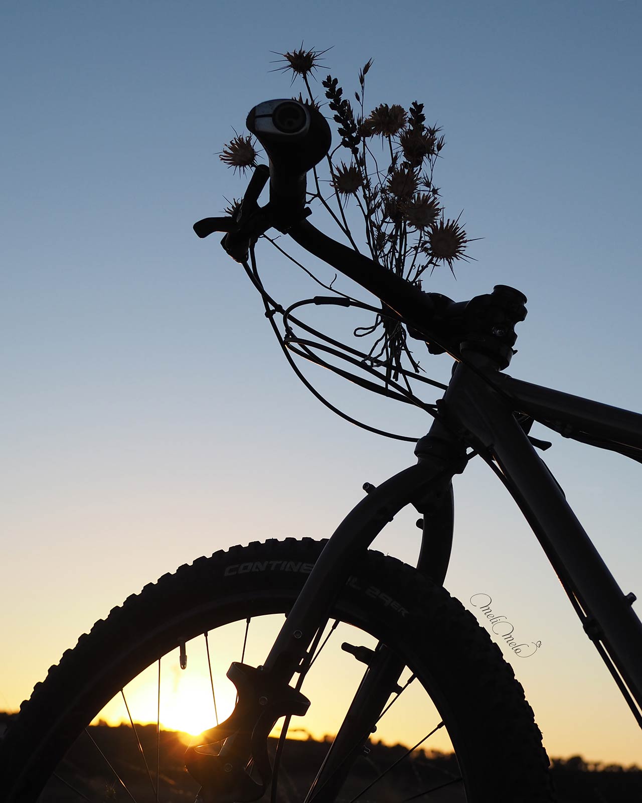 coucher-soleil-puesta-montes-torozos-valladolid-en-bici-yoniquenews
