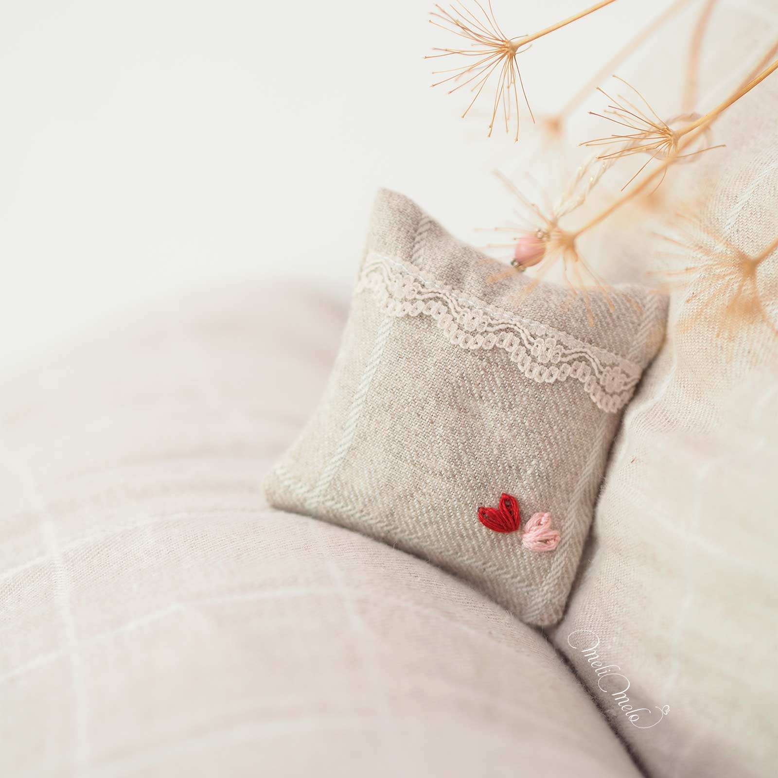 coussin-crochet-lavande-provence-lin-lave-bio-double-coeurs-laboutiquedemelimelo