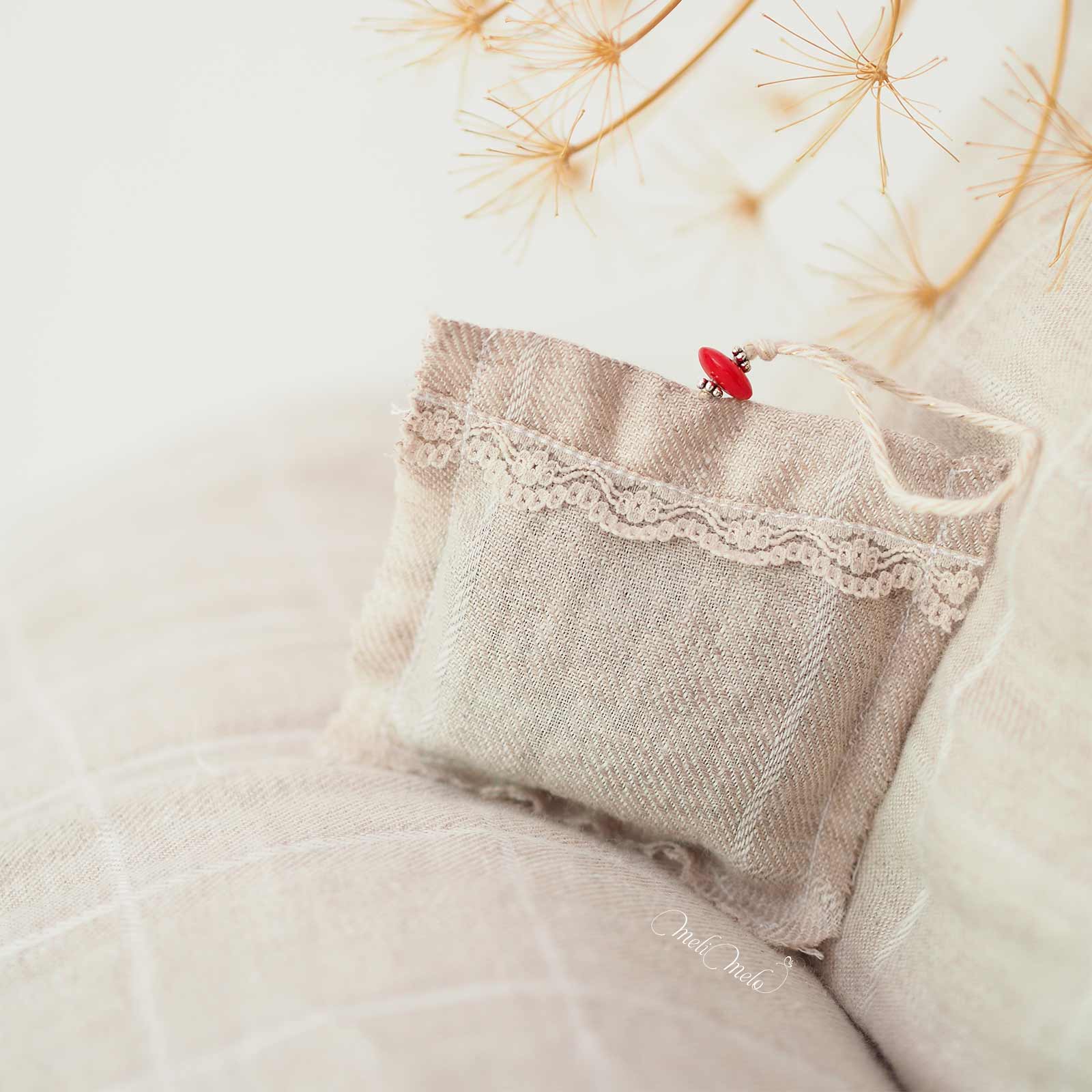 coussin-lavande-provence-lin-lave-bioperle-rouge-laboutiquedemelimelo
