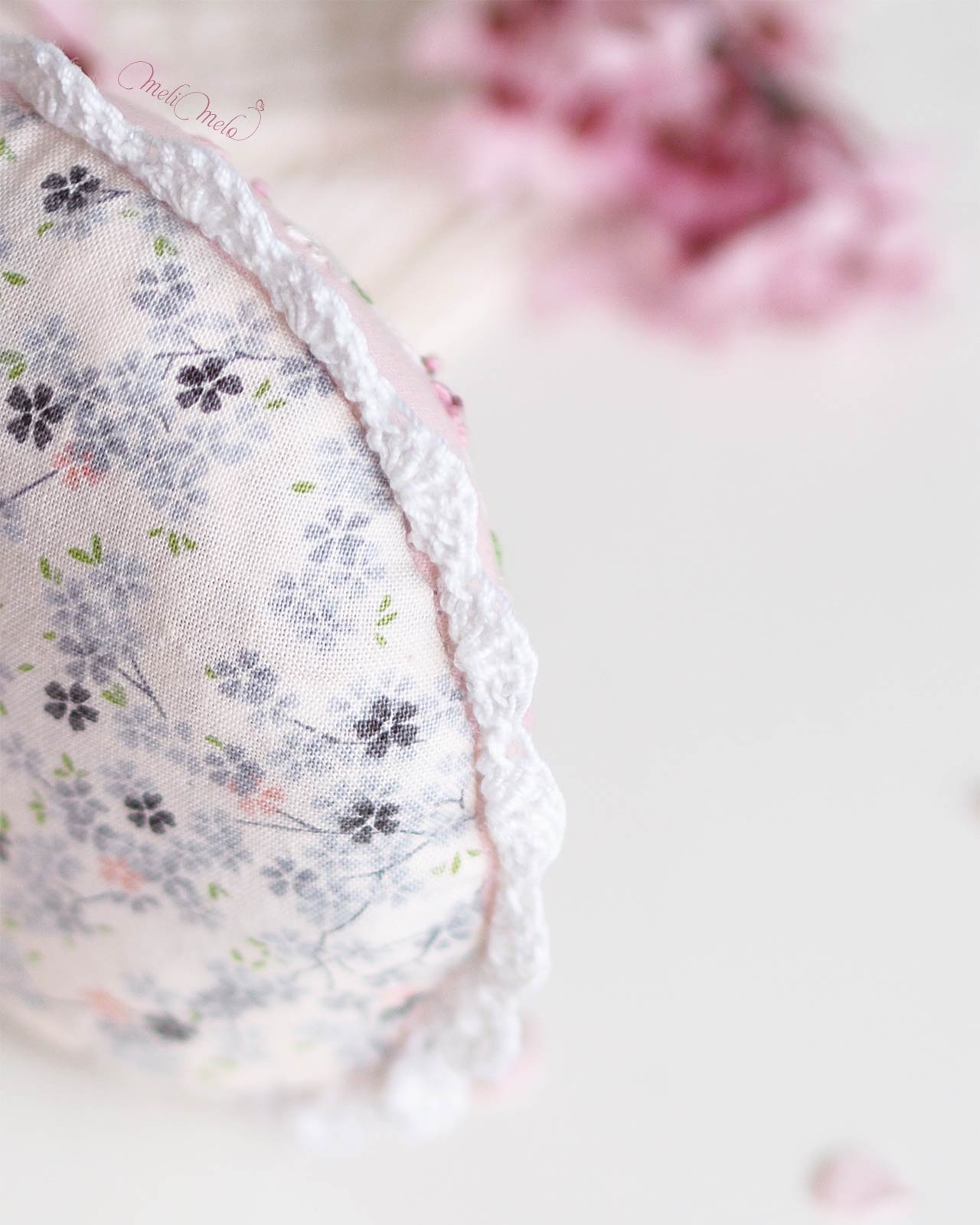 coussin-sent-bon-lavande-provence-bord-crochet-tissu-mille-fleurs-laboutiquedemelimelo