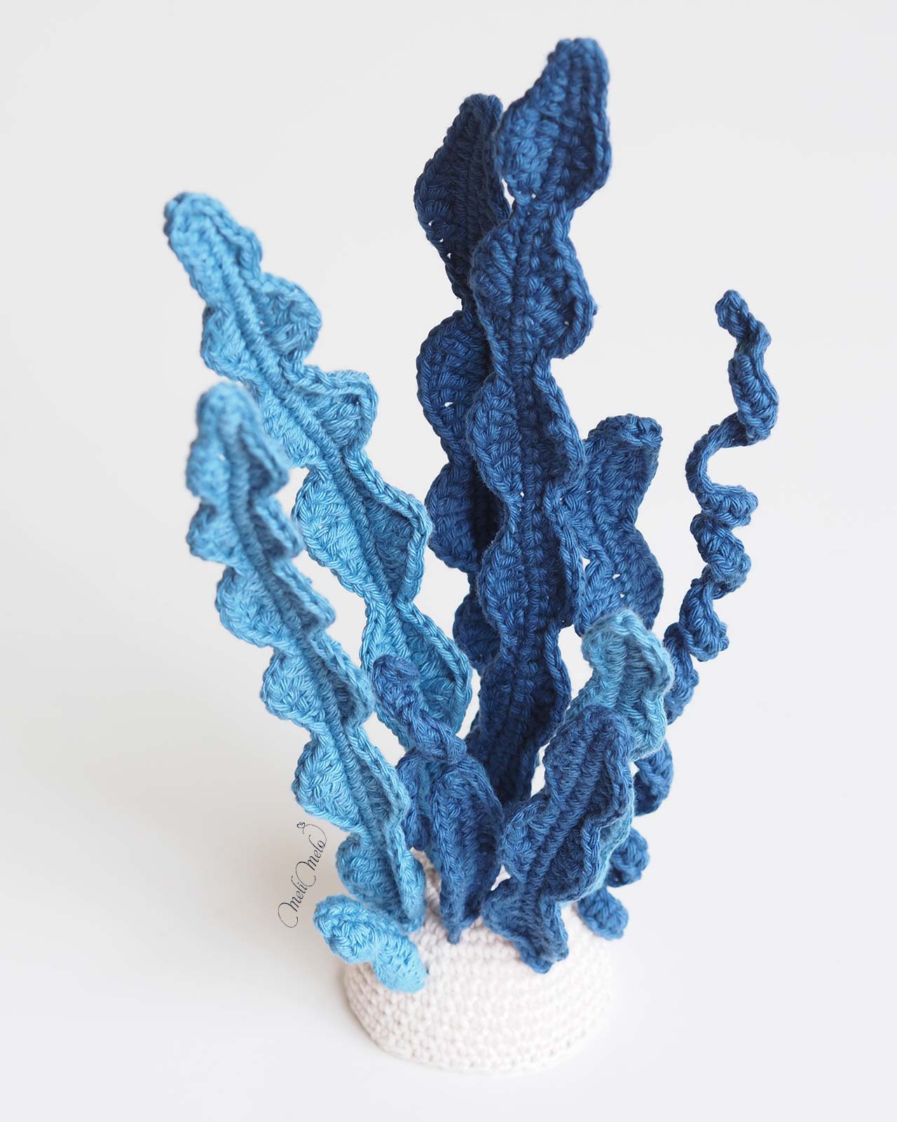 crochet-algue-kombu-breton-fouet-sorcier-bleu laboutiquedemelimelo