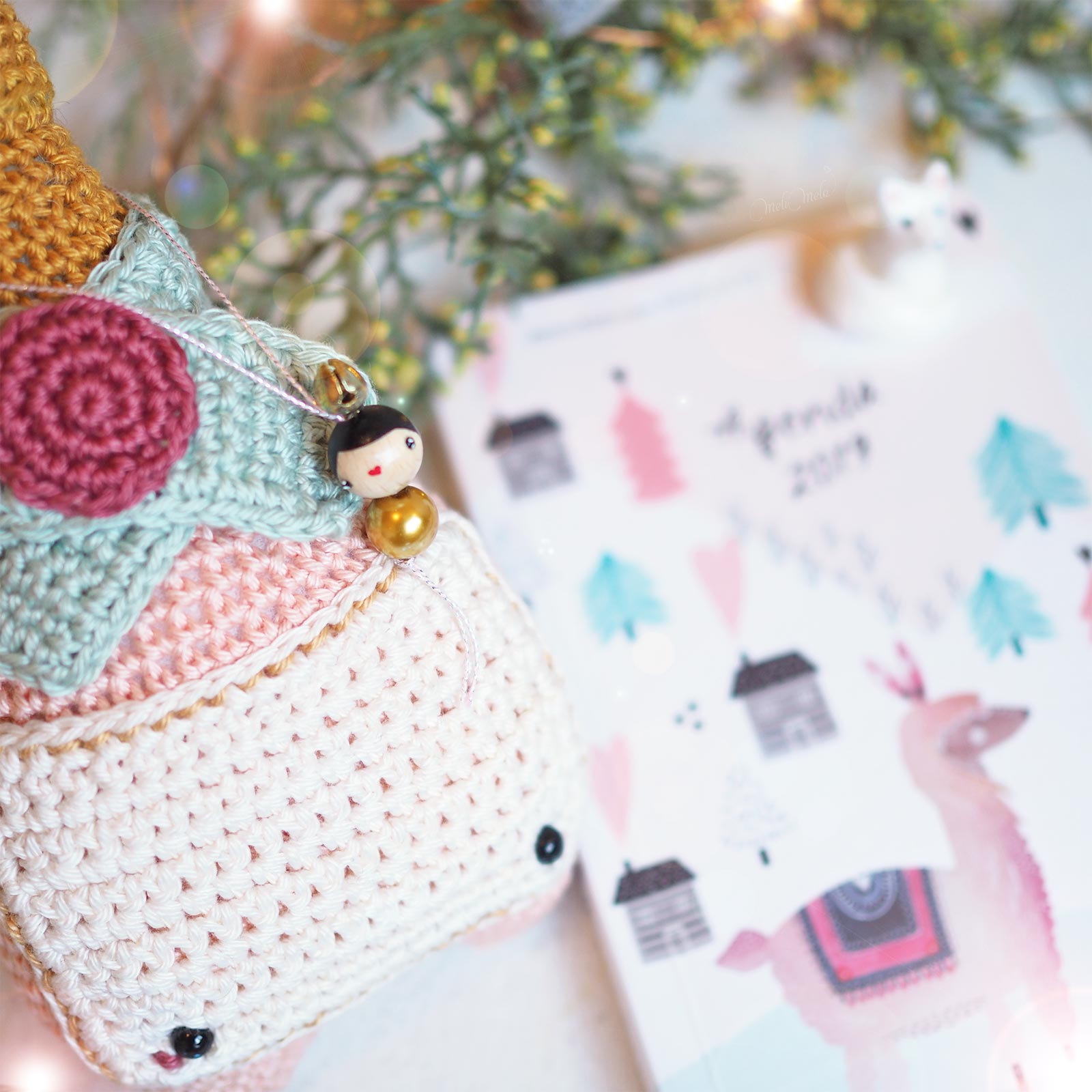 crochet bouteille champagne chloé lalylala pattern bonne année voeux 2019 les pois plumes laboutiquedemelimelo