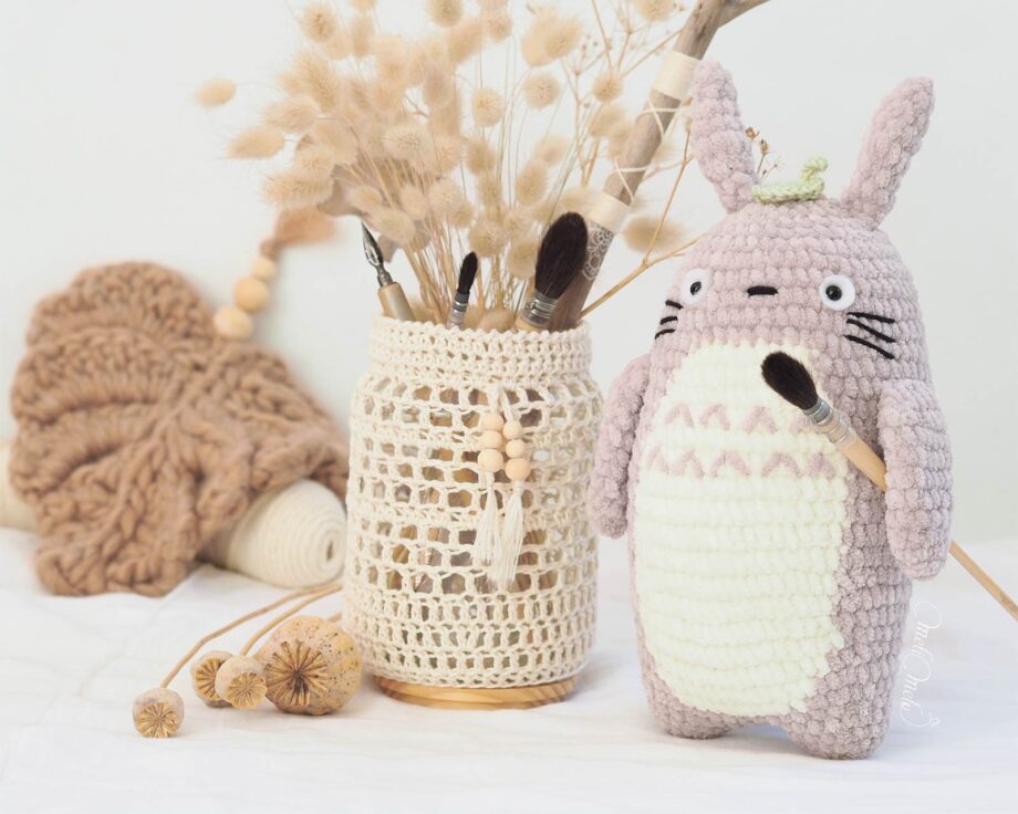 crochet-cache-pot-pinceaux-aqurelle-totoro-artiste-laboutiquedemelimelo