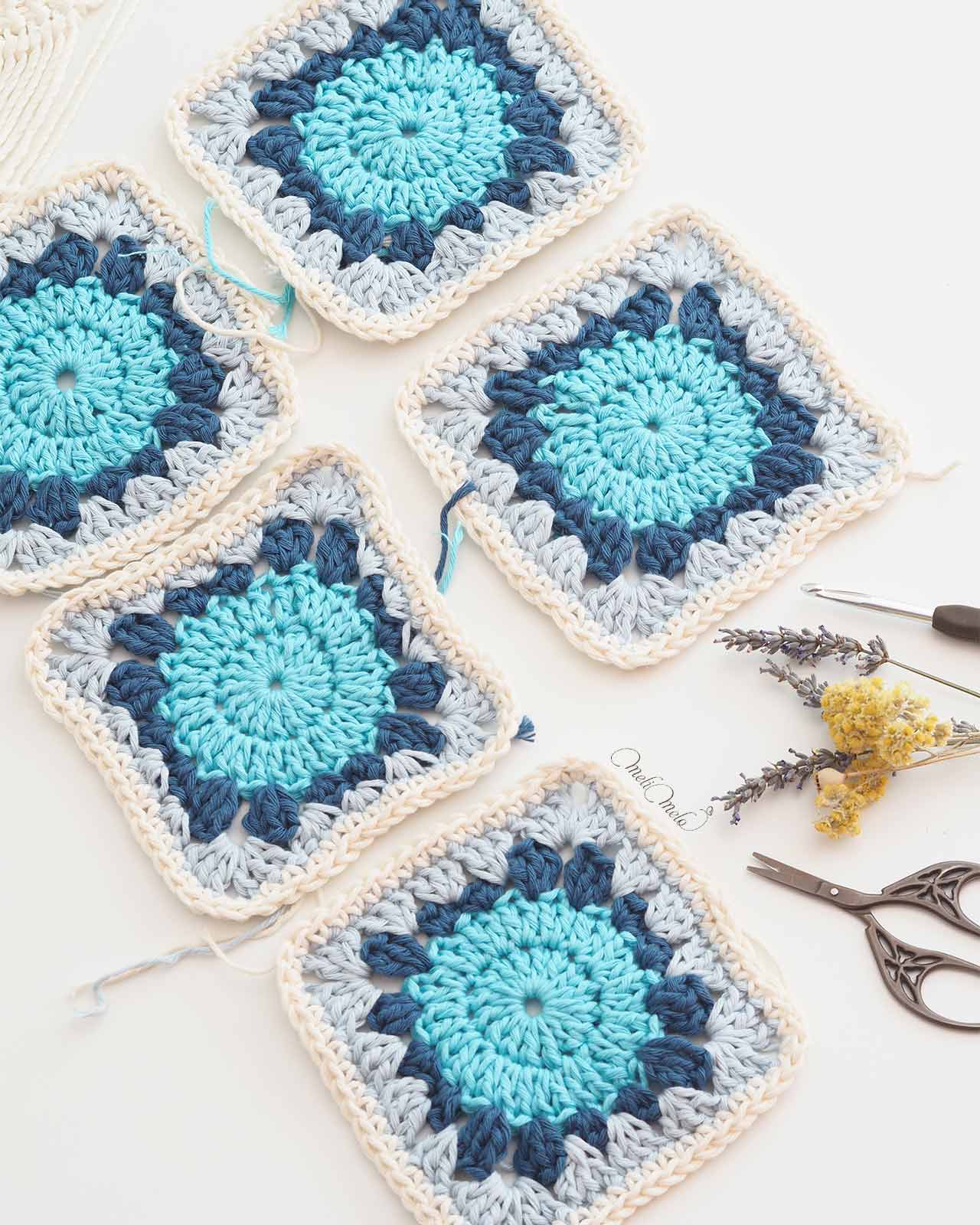 crochet-carre-granny-coton-bleu-blanc-drops-paris-laboutiquedemelimelo