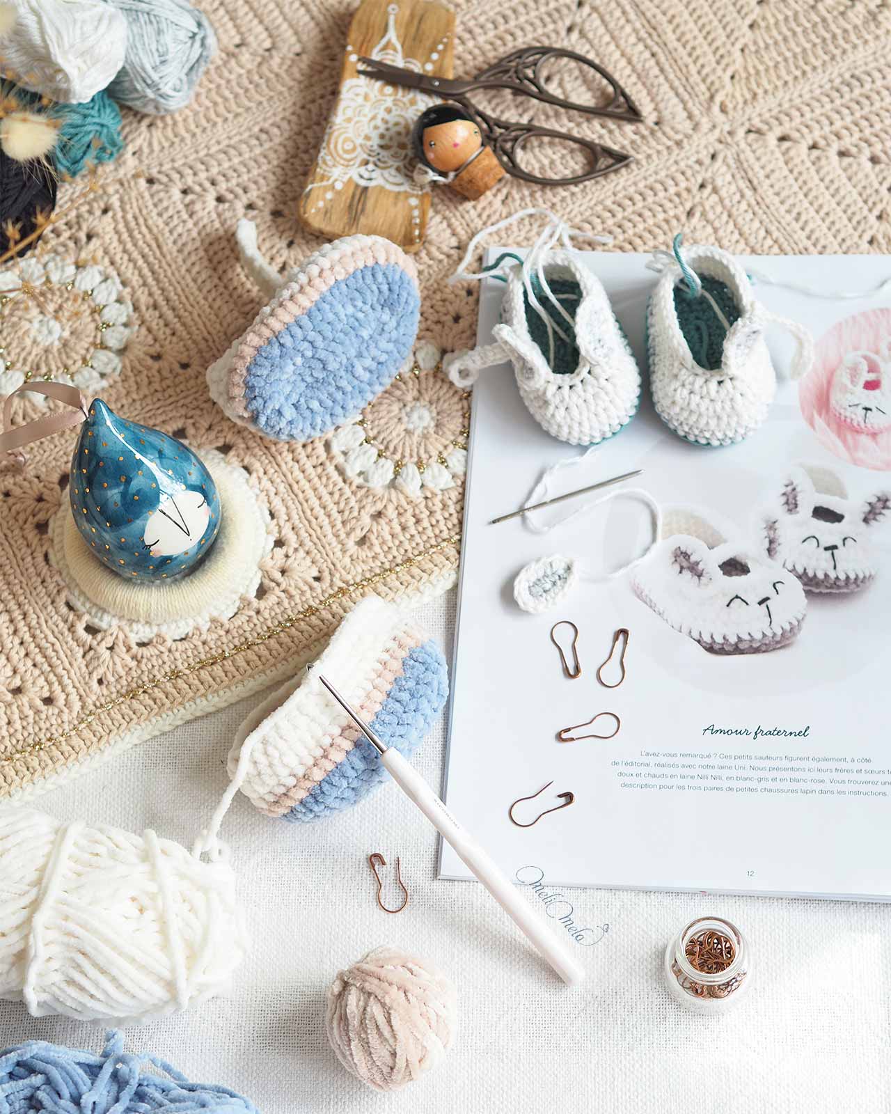 crochet-chausson-bebe-lapin-fil-chenille-ricorumi-nilly-laboutiquedemelimelo