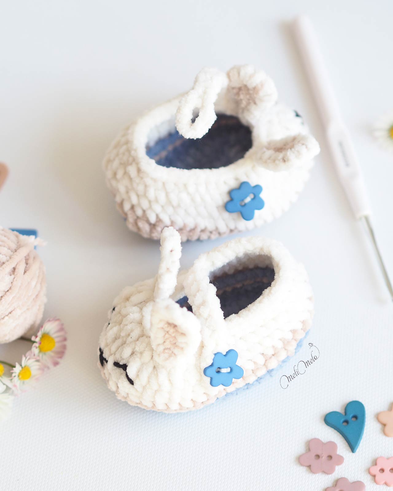 crochet-chausson-bebe-lapin-ricorumi-nilly-fil-chenille-laboutiquedemelimelo