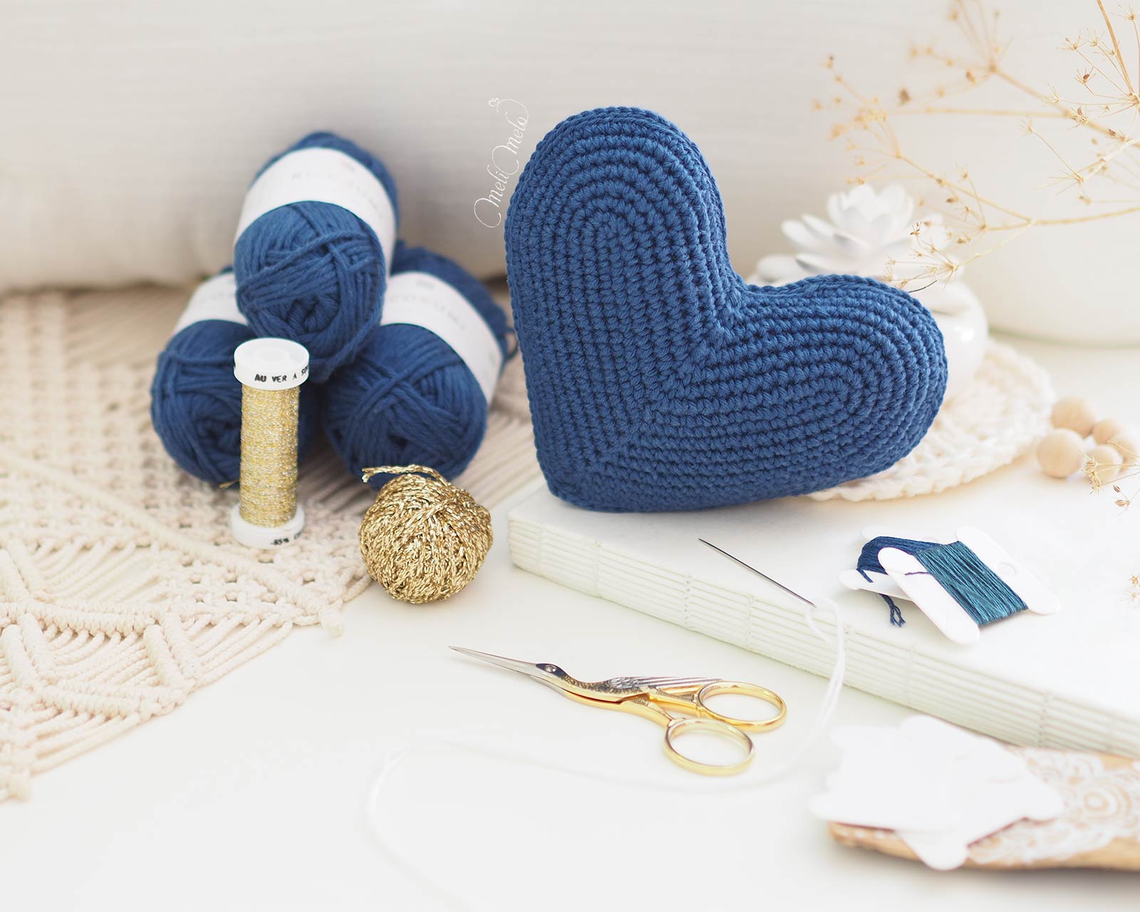 crochet-coeur-bleu-nuit-ricorumi-coton-idees-cadeau-laboutiquedemelimelo