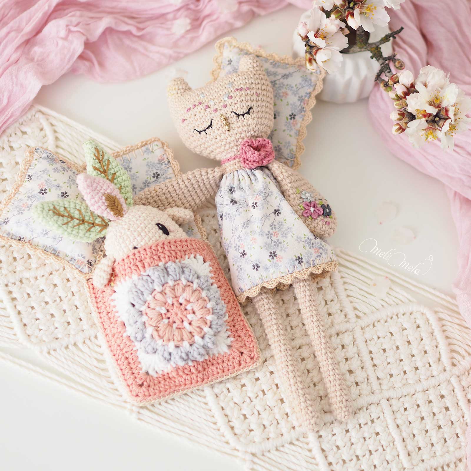 crochet-doudou-chouette-fleur-mandragore-laboutiquedemelimelo