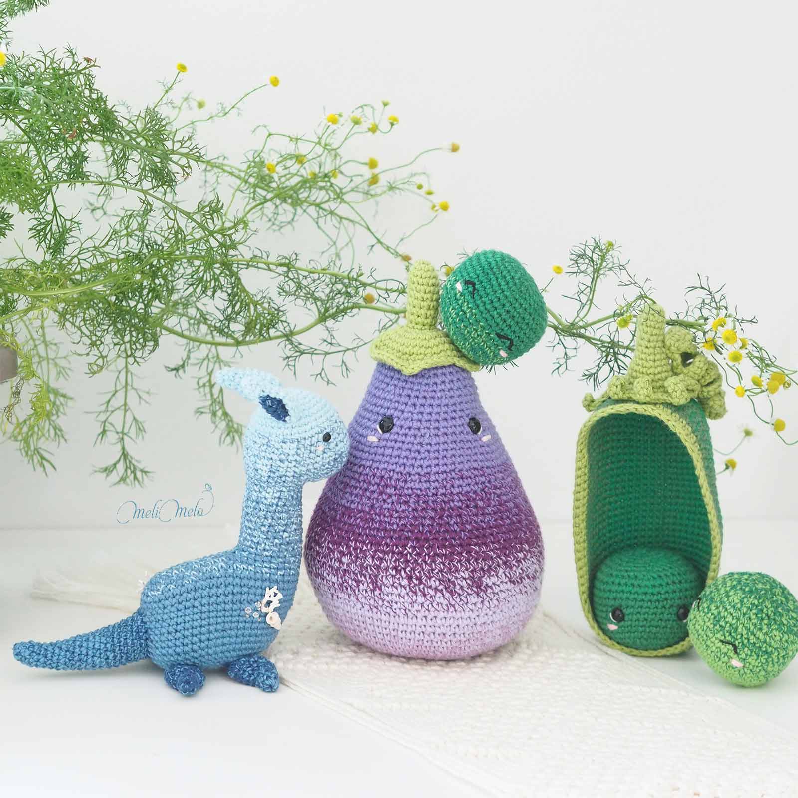 crochet-doudou-jouet-fait-main-petit-pois-aubergine-dinosaure-laboutiquedemelimelo