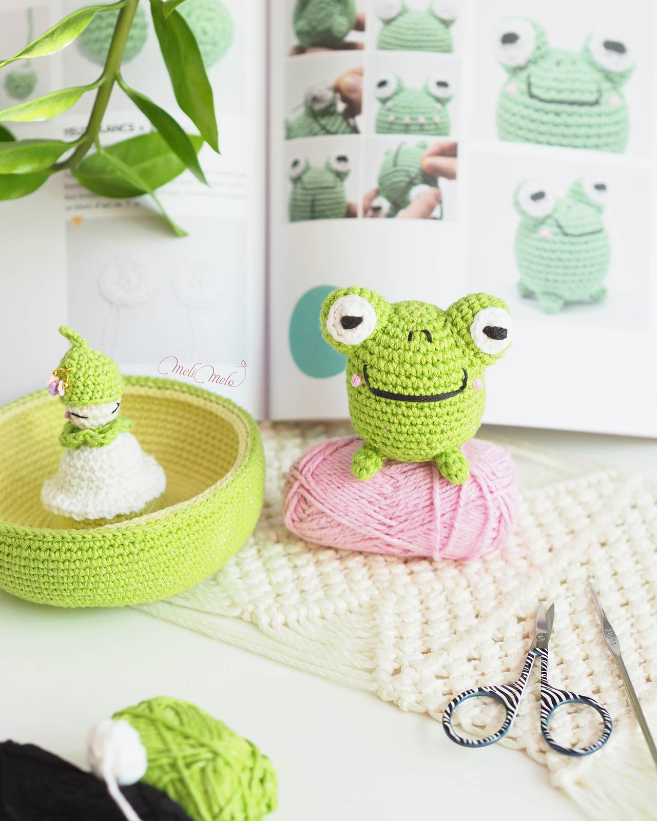 crochet-grenouille-livre-amigurumims-annick-ly-editions-marabout-laboutiquedemelimelo