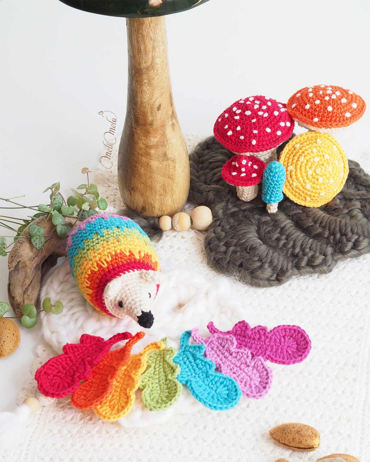 crochet-herisson-champignon-ricorumi-arc-en-ciel-laboutiquedemelimelo