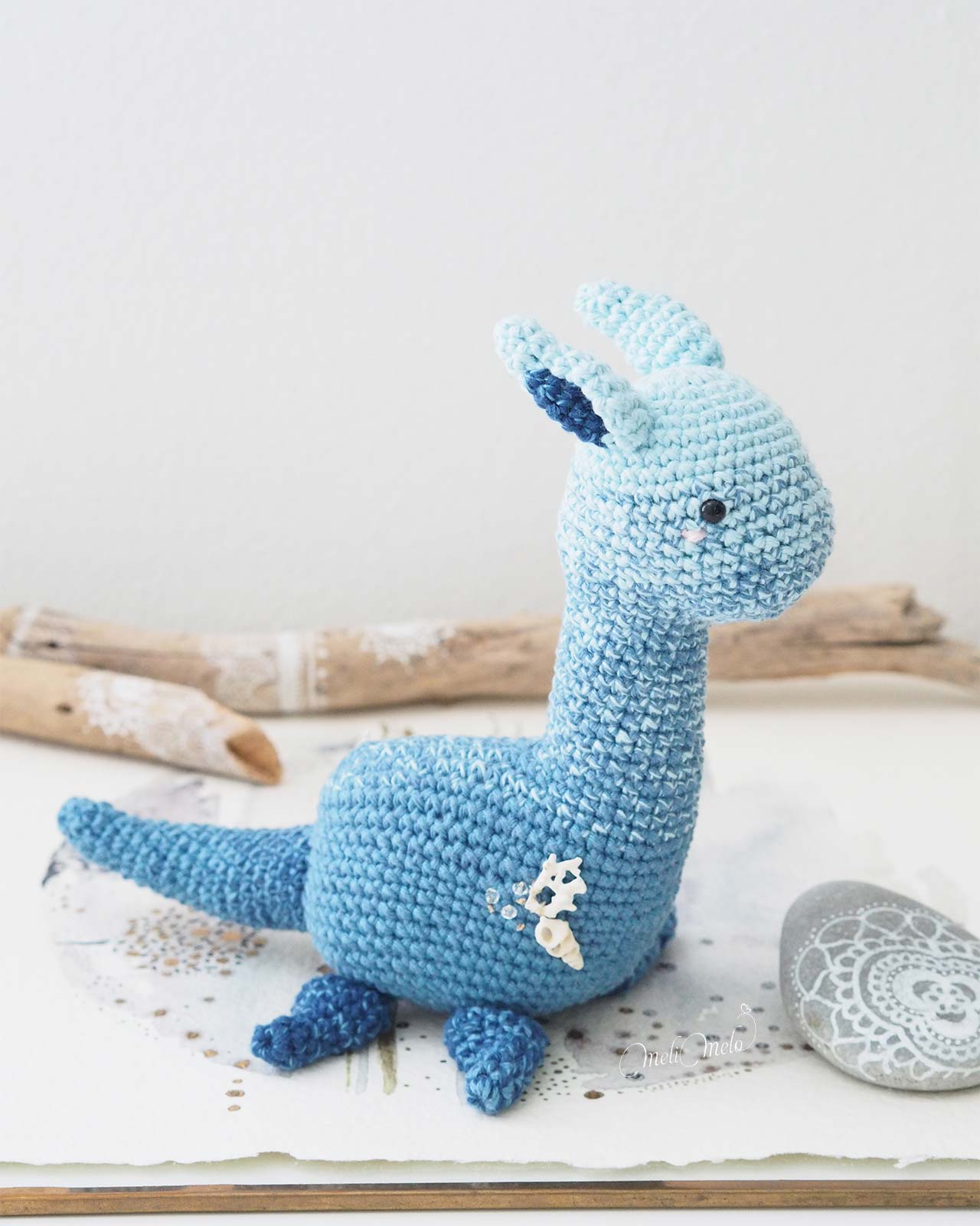 crochet-jouet-adorable-monstre-mizumi-bleu-eau-laboutiquedemelimelo