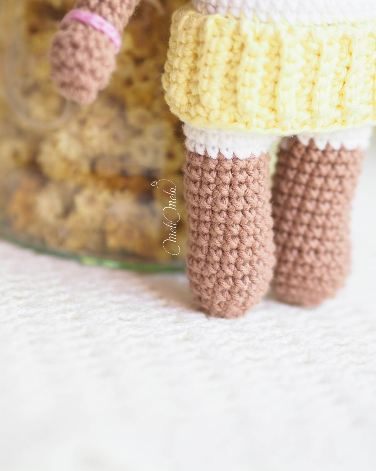 crochet-mailles-serrees-en-x-jambe-poupee-dorothy-laboutiquedemelimelo