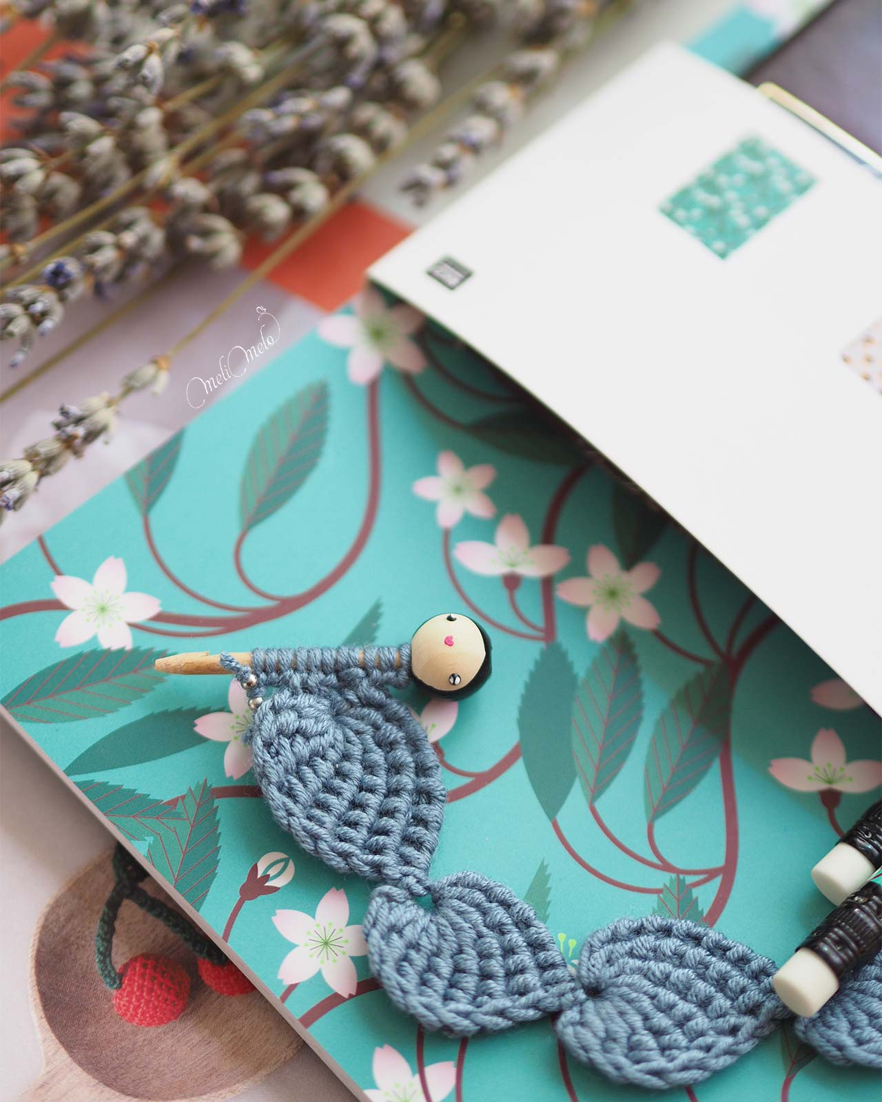 crochet-marque-pages-feuilles-cle-bleu-lespoisplumes-laboutiquedemelimelo