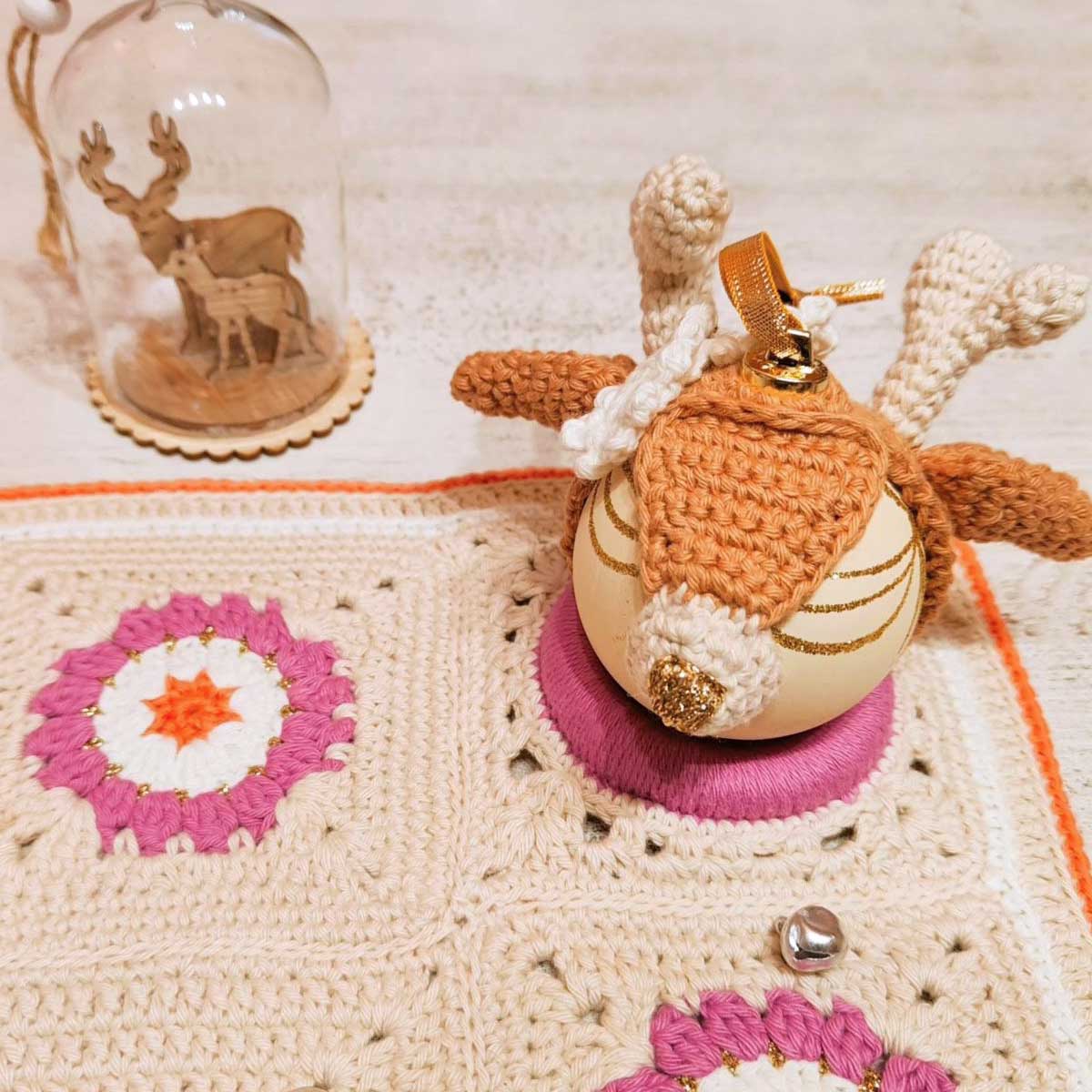 crochet-milly-renne-boule-noel-par-brigitte