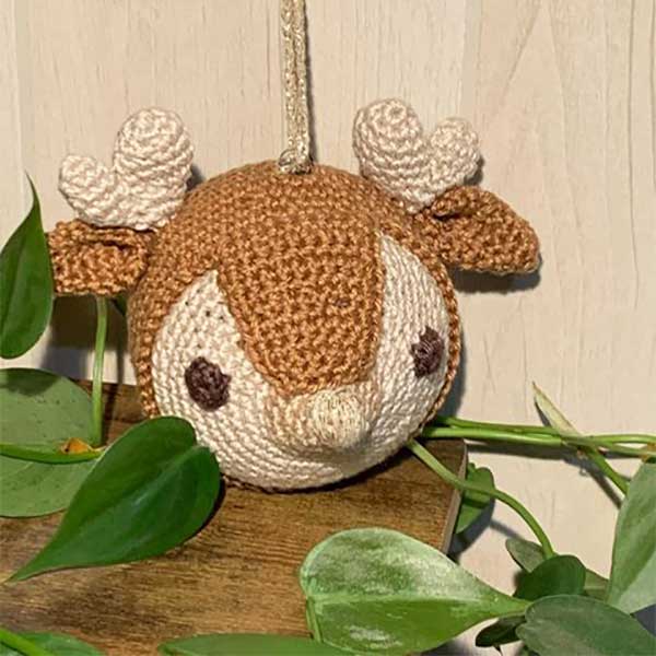 crochet-milly-renne-boule-noel-par-fabyfabryk