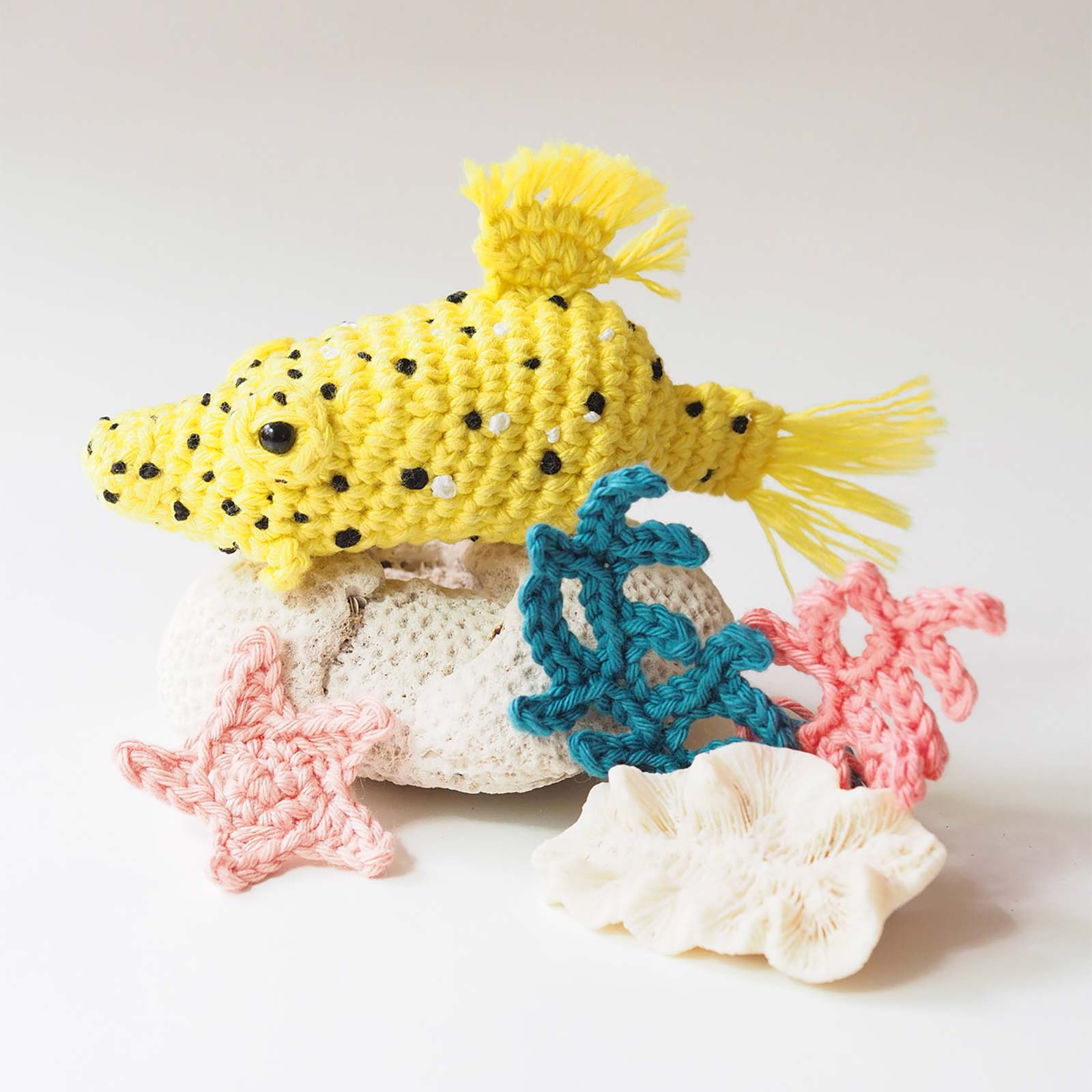 crochet-poisson-coffre-jaune-ocean-ricorumi-coton-tuto-diy-laboutiquedemelimelo