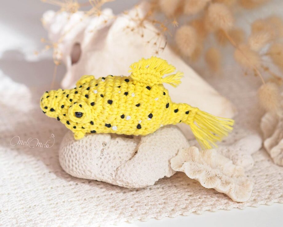 crochet-poisson-coffre-jaune-pois-noir-tutoriel-diy-laboutiquedemelimelo
