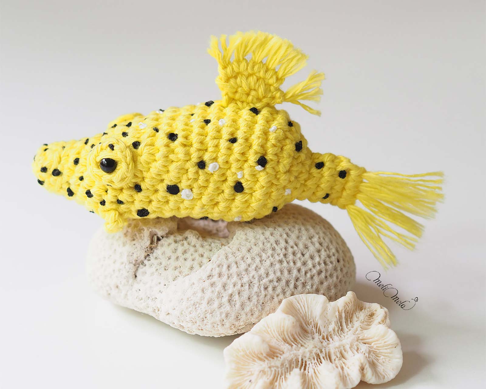 crochet-polka-dot-yellow-boxfish-keychain-pattern-diy-ricorumi-cotton-laboutiquedemelimelo