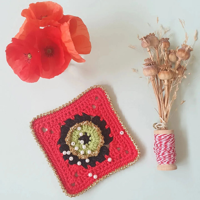 crochet-queen-granny-coquelicot-par-sophie_le_colibri