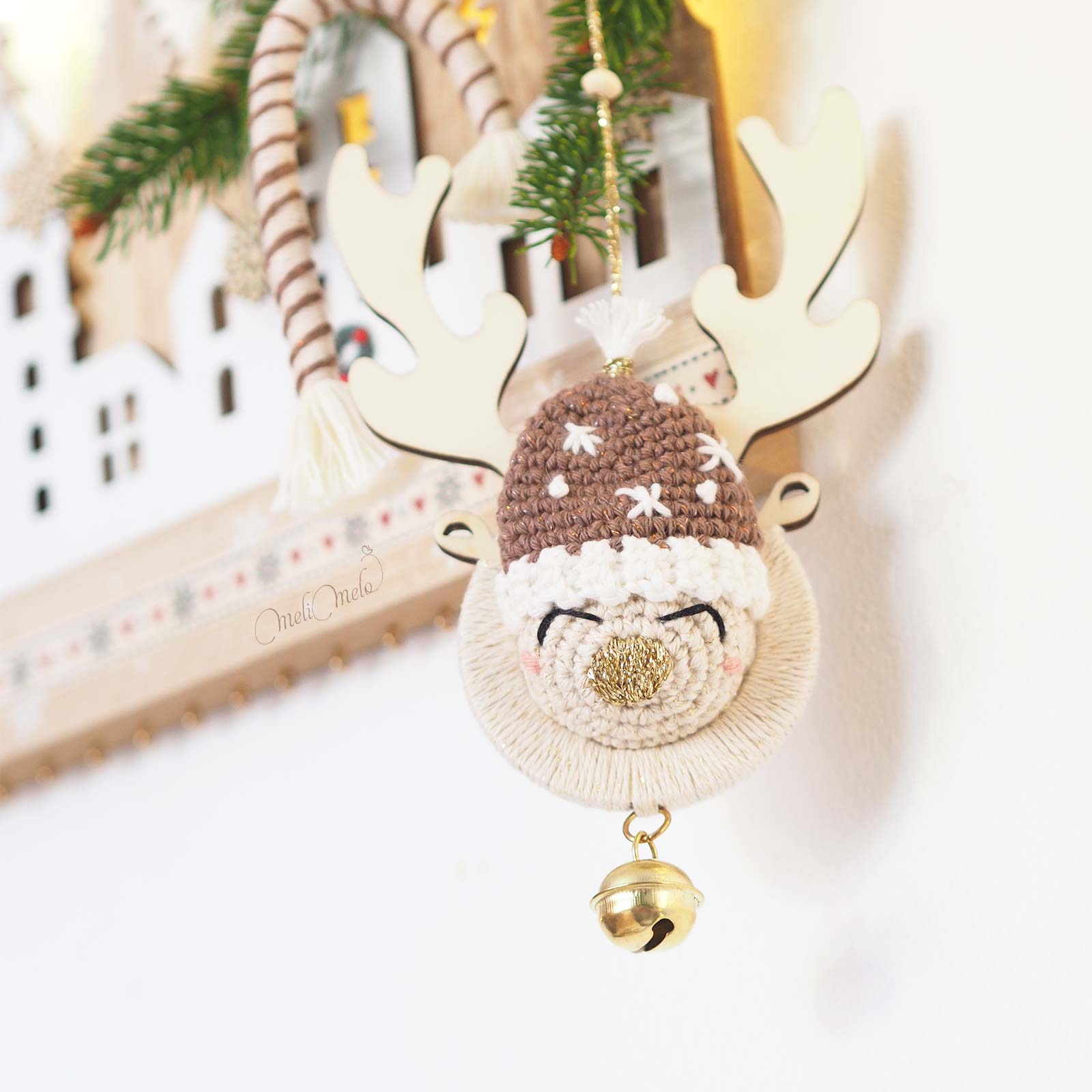 deco-diy-suspension-roro-renne-noel-coton-laine-bois-version-neige-nature-laboutiquedemelimelo
