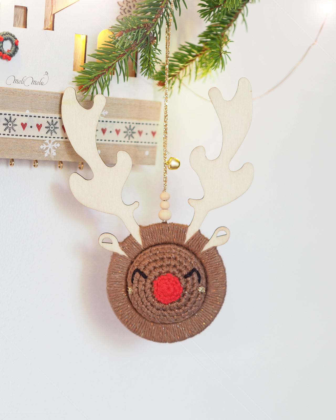 deco-suspension-noel-kawaii-roro-renne-crochet-bois-laboutiquedemelimelo