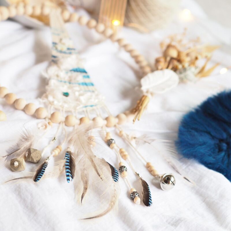 decoration-boheme-tissage-perles-bleu-plume-sweetpoom-laboutiquedemelimelo