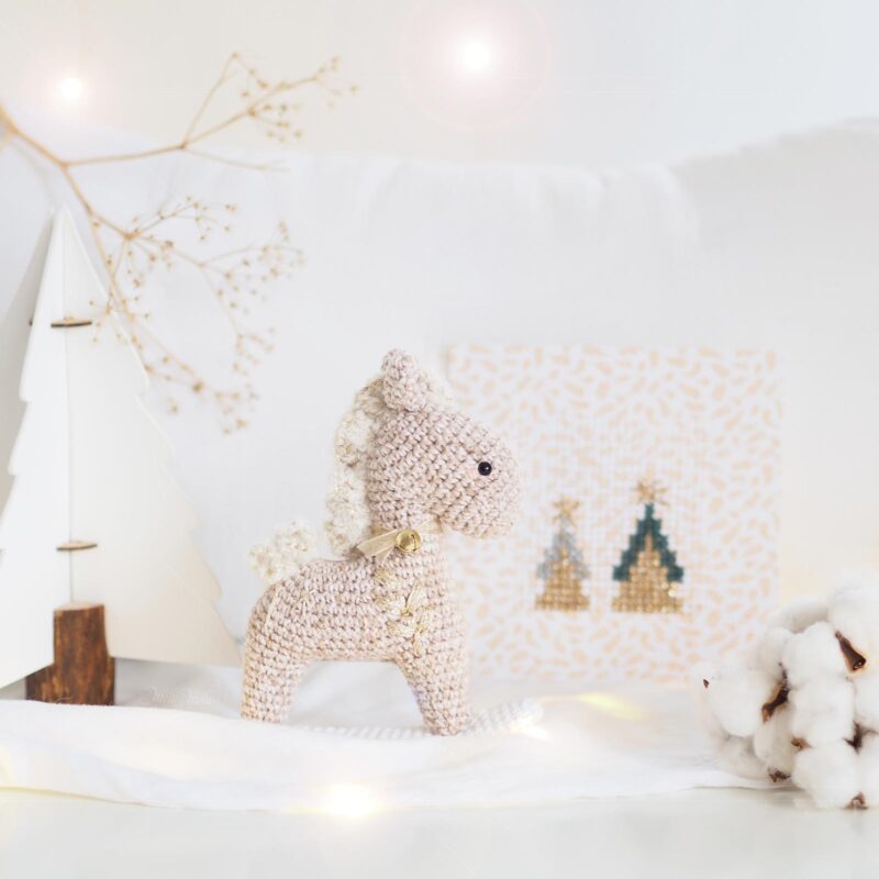 decoration-noel-cheval-bascule-horse-crochet-laboutiquedemelimelo