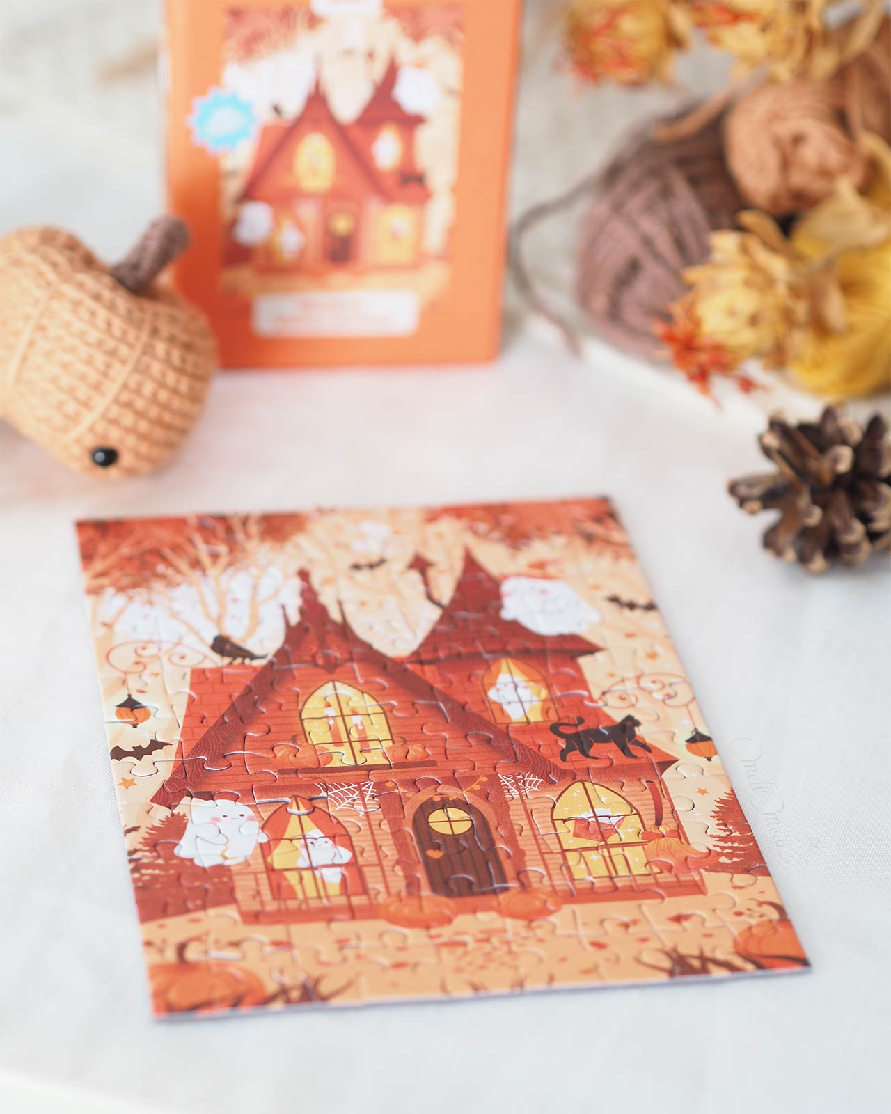 detail-mini-puzzle-maison-halloween-marion-blanc-heol-laboutiquedemelimelo