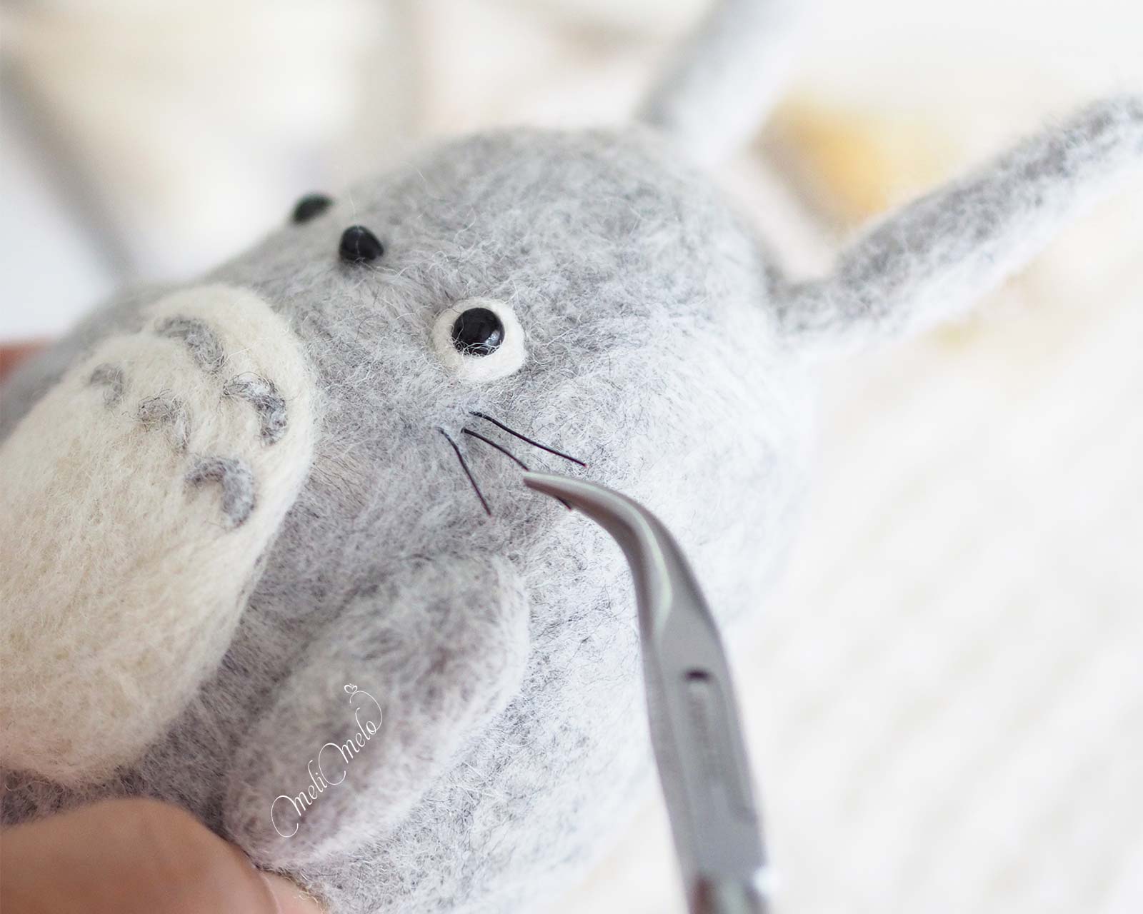 details-moustache-totoro-laine-peruvienne-aiguille-feutrer-laboutiquedemelimelo