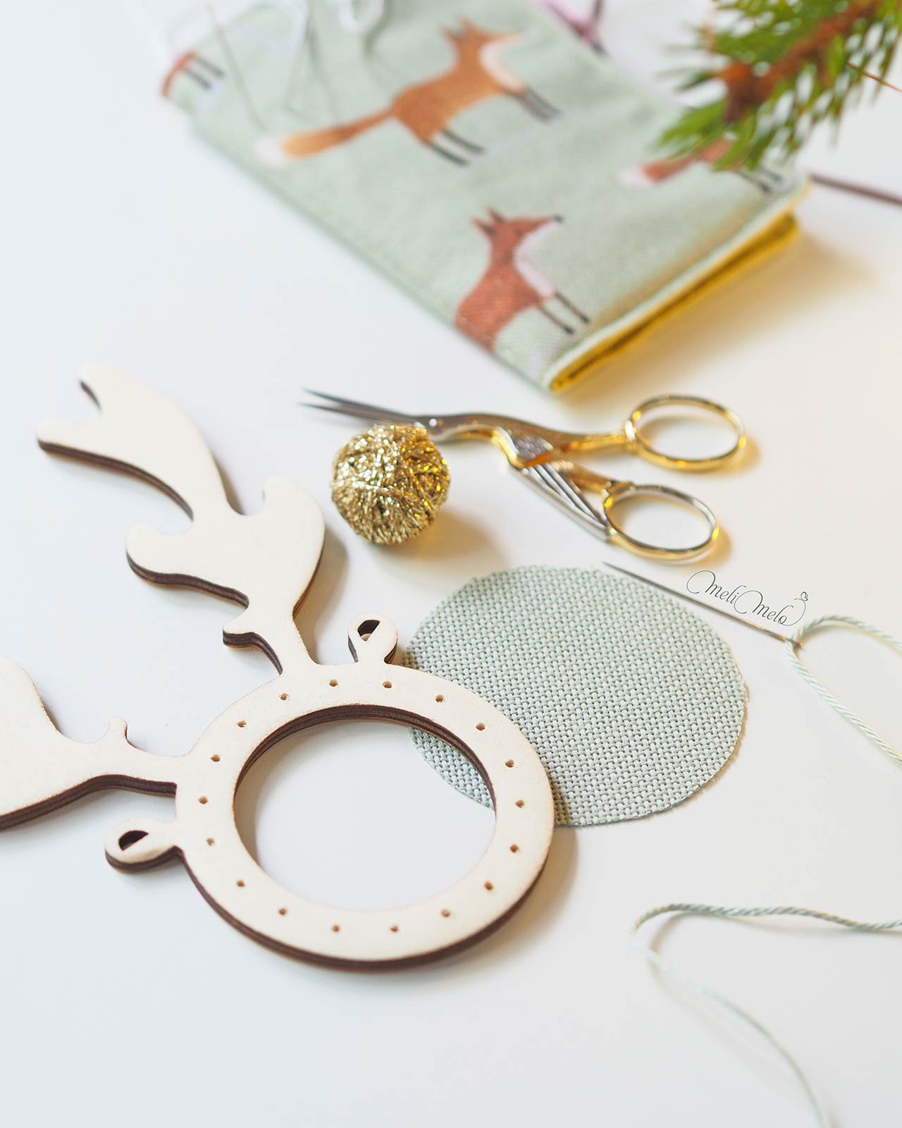 diy-si-joli-rene-deco-hiver-noel-point-croix-crochet-laboutiquedemelimelo