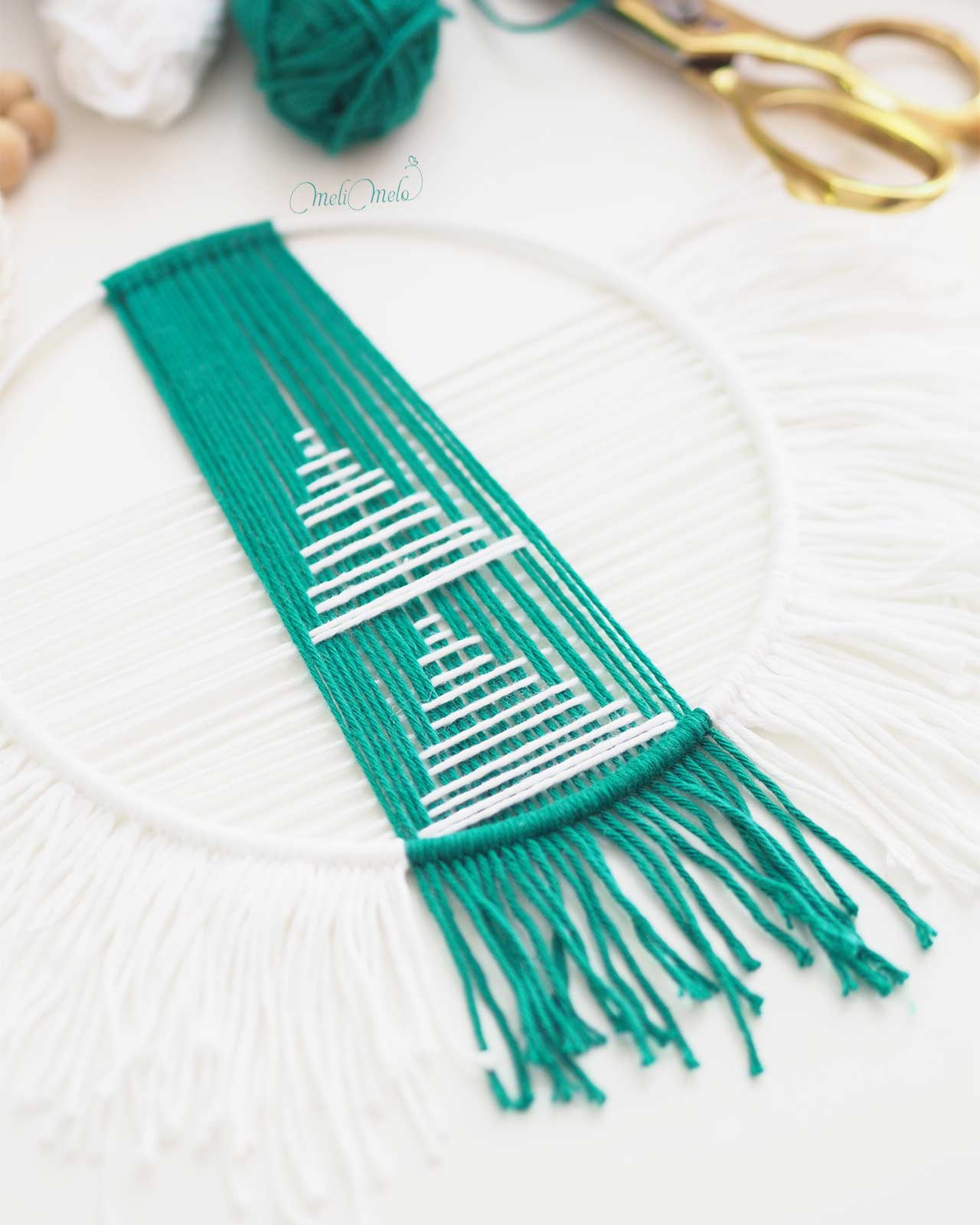 diy-tuto-couronne-sapin-macrame-dans-anneau-metal-laboutiquedemelimelo