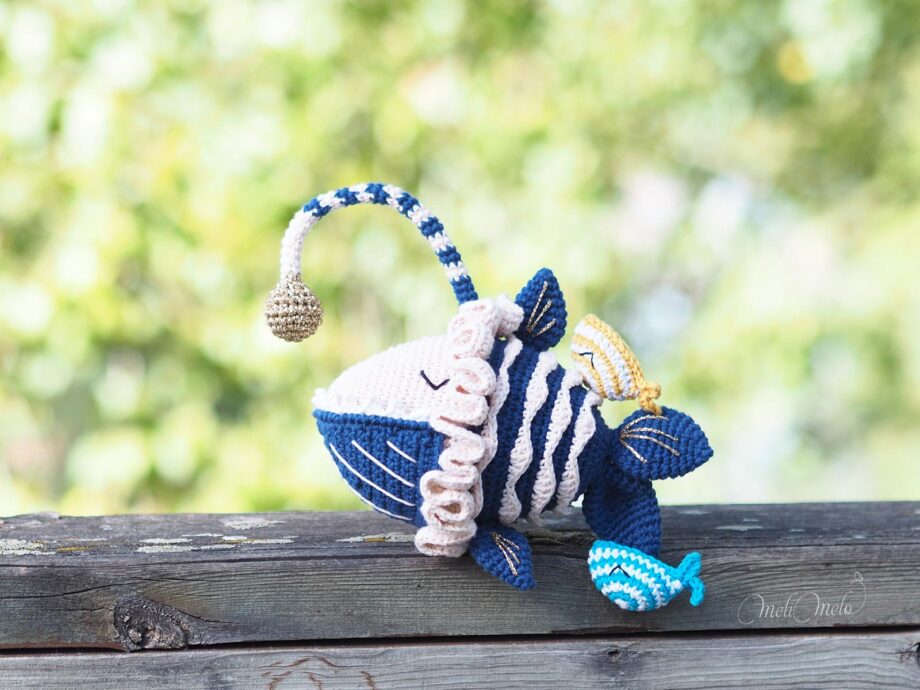 doudou-crochet-poisson-lotte-mer-amigurumi-laboutiquedemelimelo